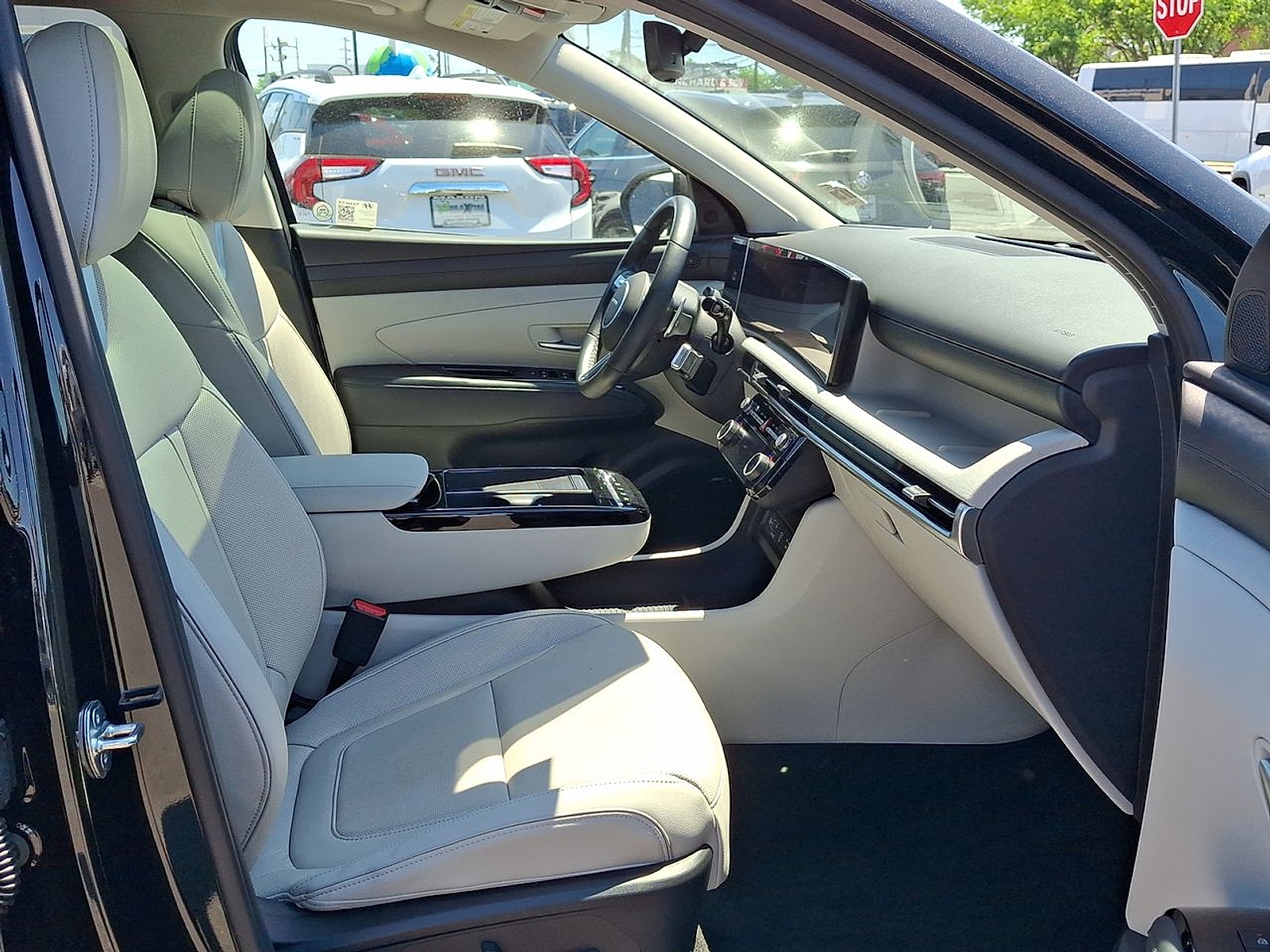 2025 Hyundai Tucson Limited - Photo 29