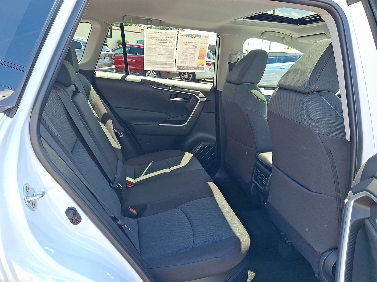 2023 Toyota RAV4 XLE - Photo 27