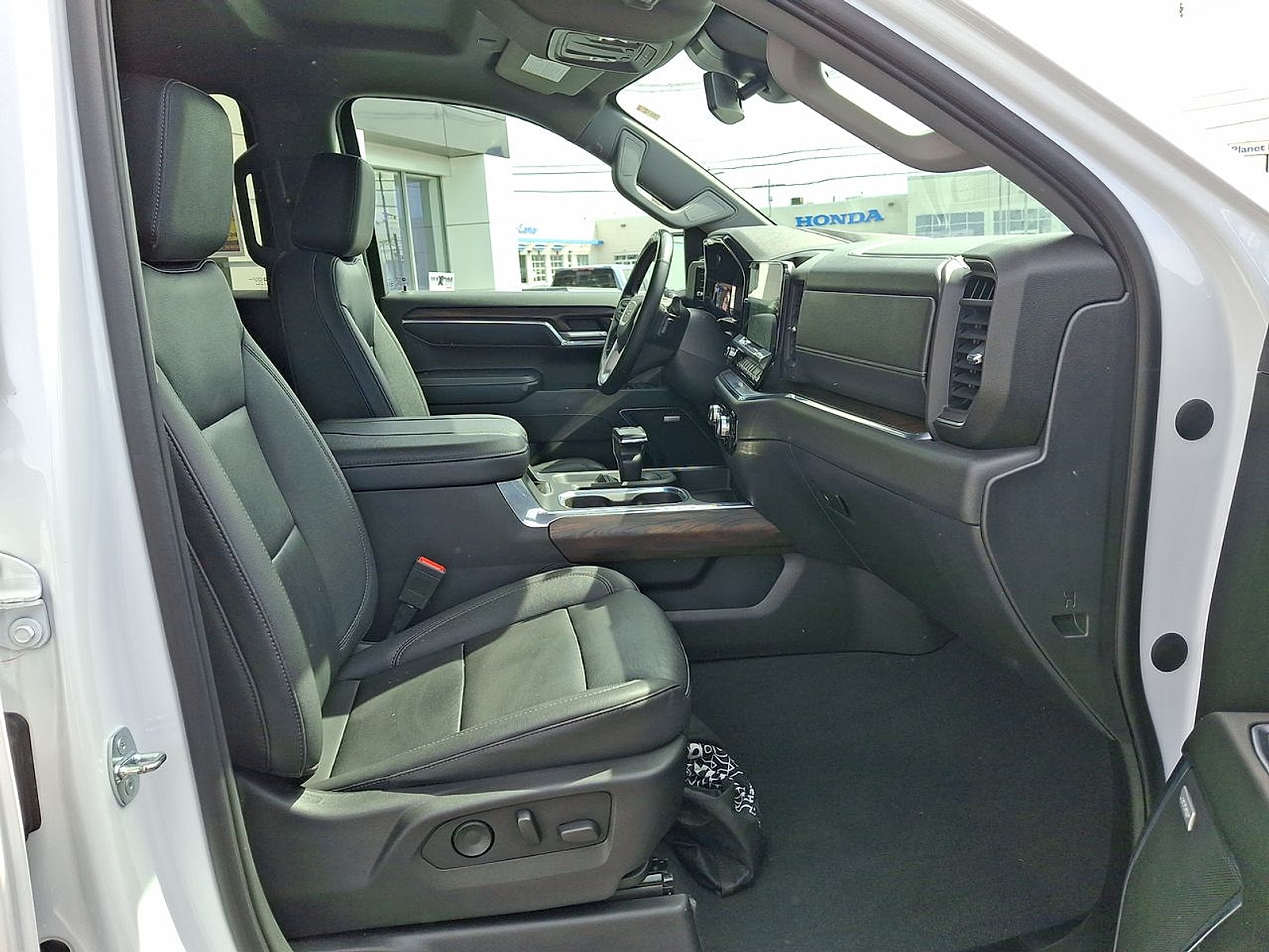 2023 GMC Sierra 1500 SLT - Photo 28