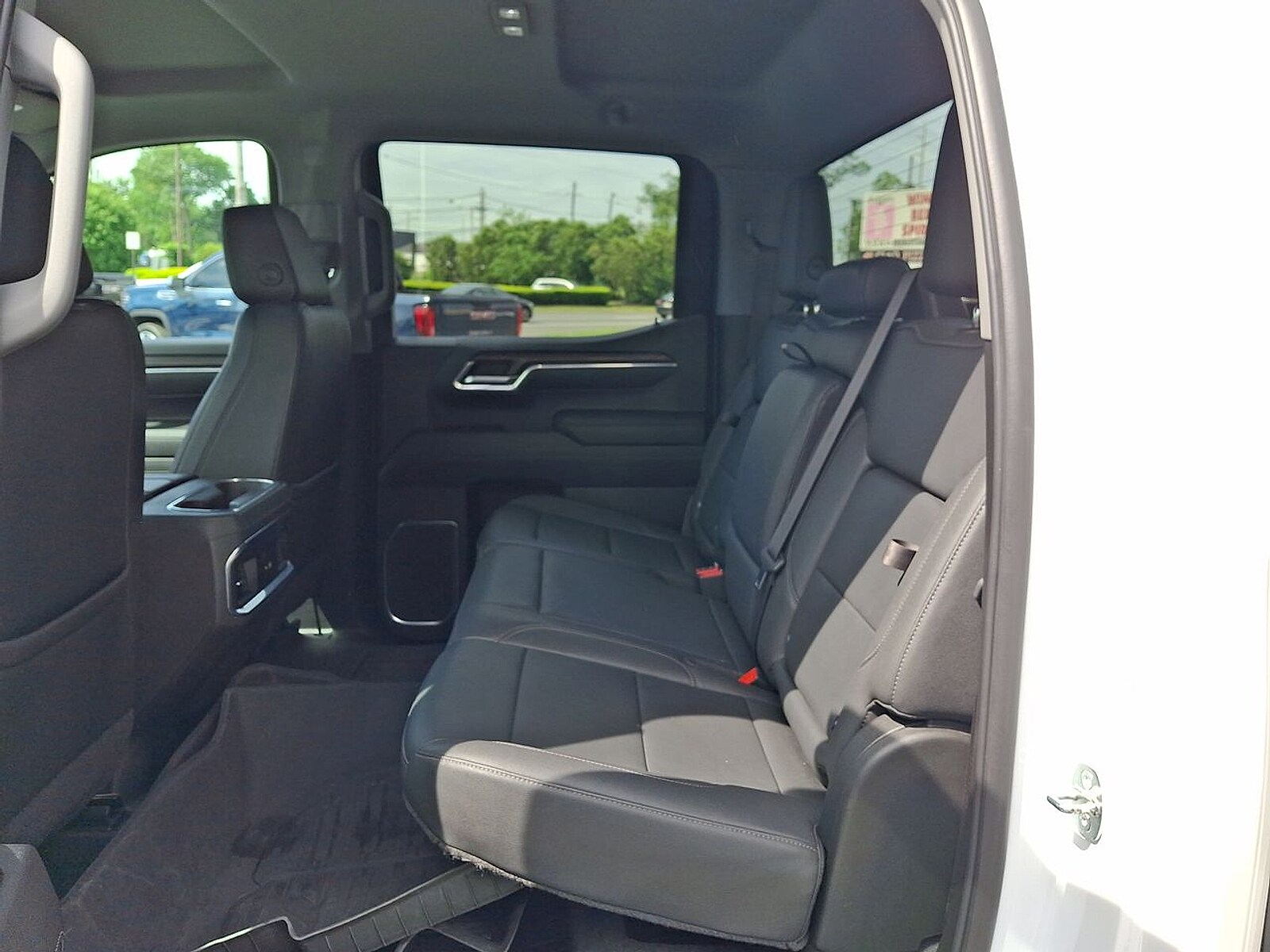 2023 GMC Sierra 1500 SLT - Photo 25