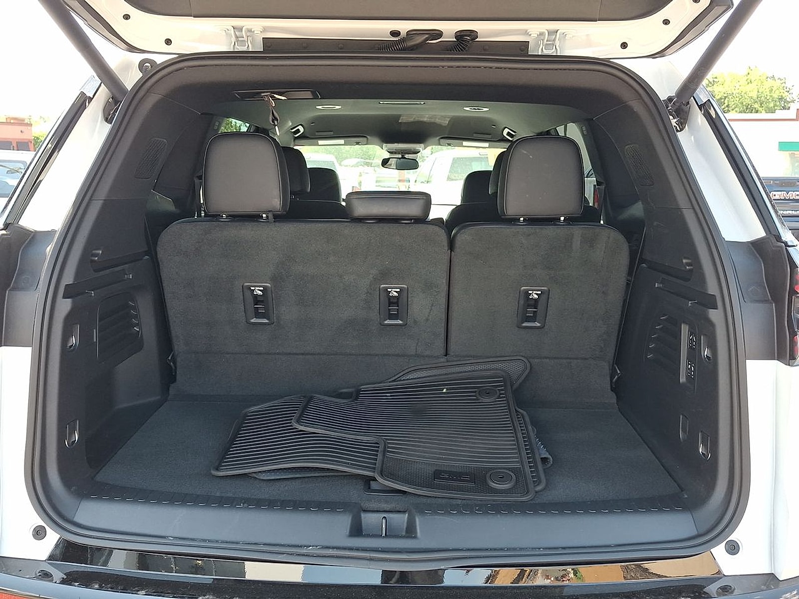 2024 GMC Acadia Denali - Photo 26
