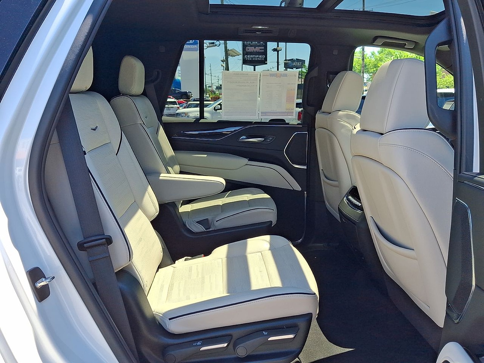 2024 Cadillac Escalade Sport - Photo 28