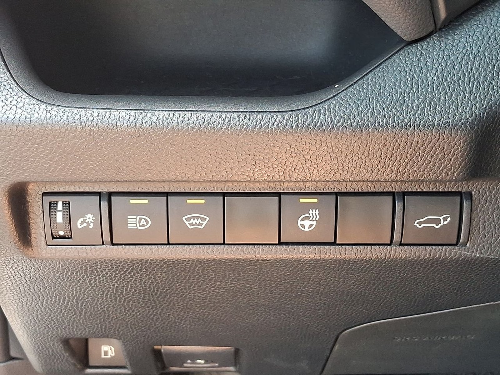 2023 Toyota RAV4 XLE - Photo 17