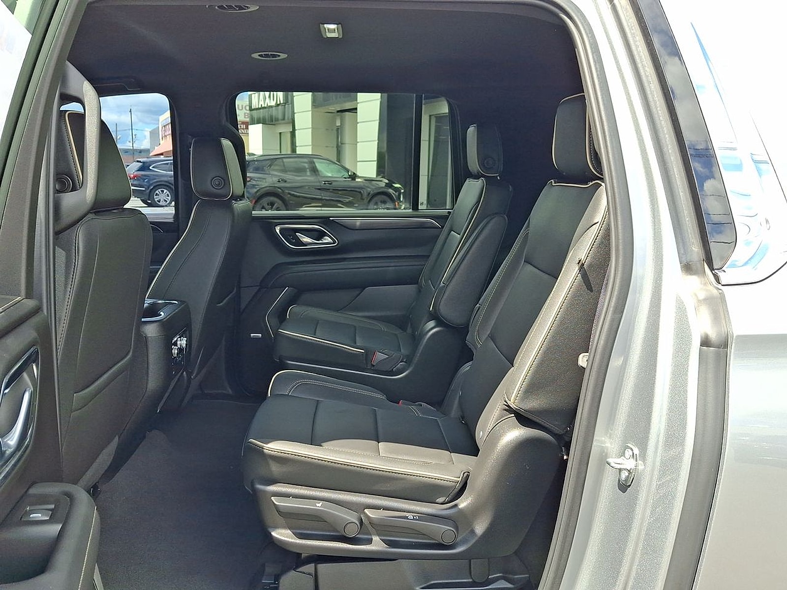 2024 GMC Yukon XL SLT - Photo 25