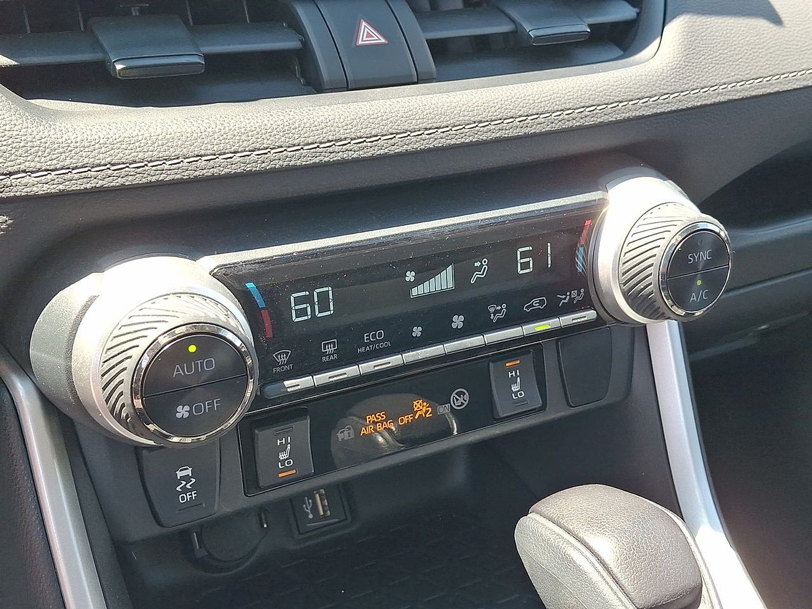 2023 Toyota RAV4 XLE - Photo 35