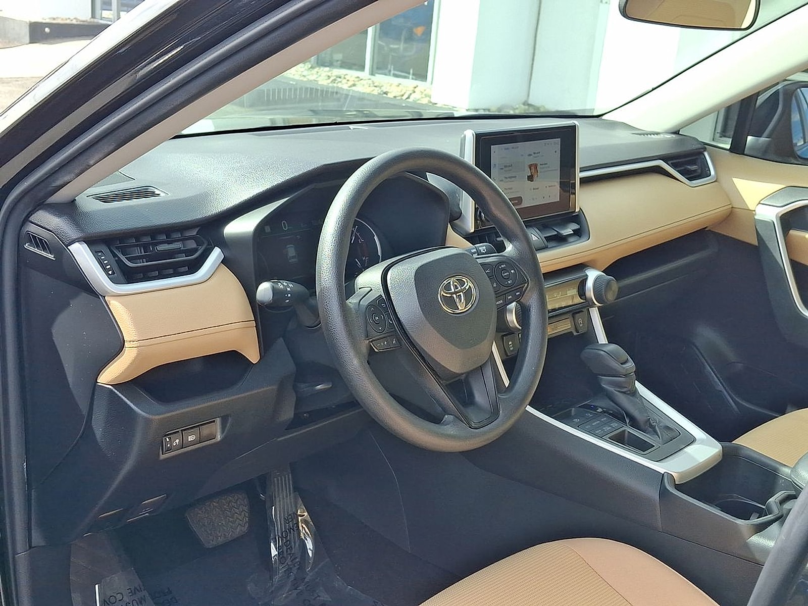 2023 Toyota RAV4 LE - Photo 10