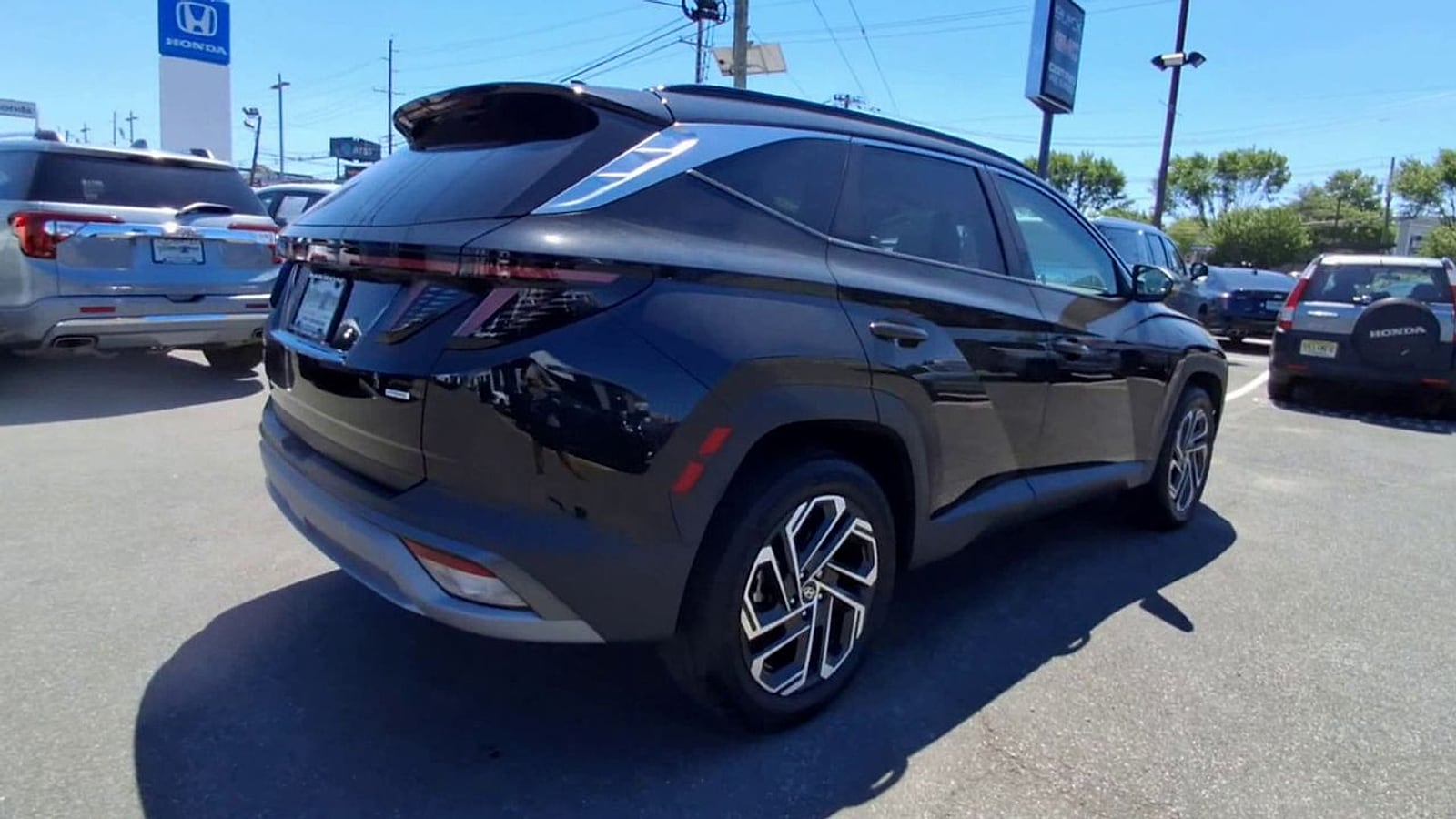 2025 Hyundai Tucson Limited - Photo 2