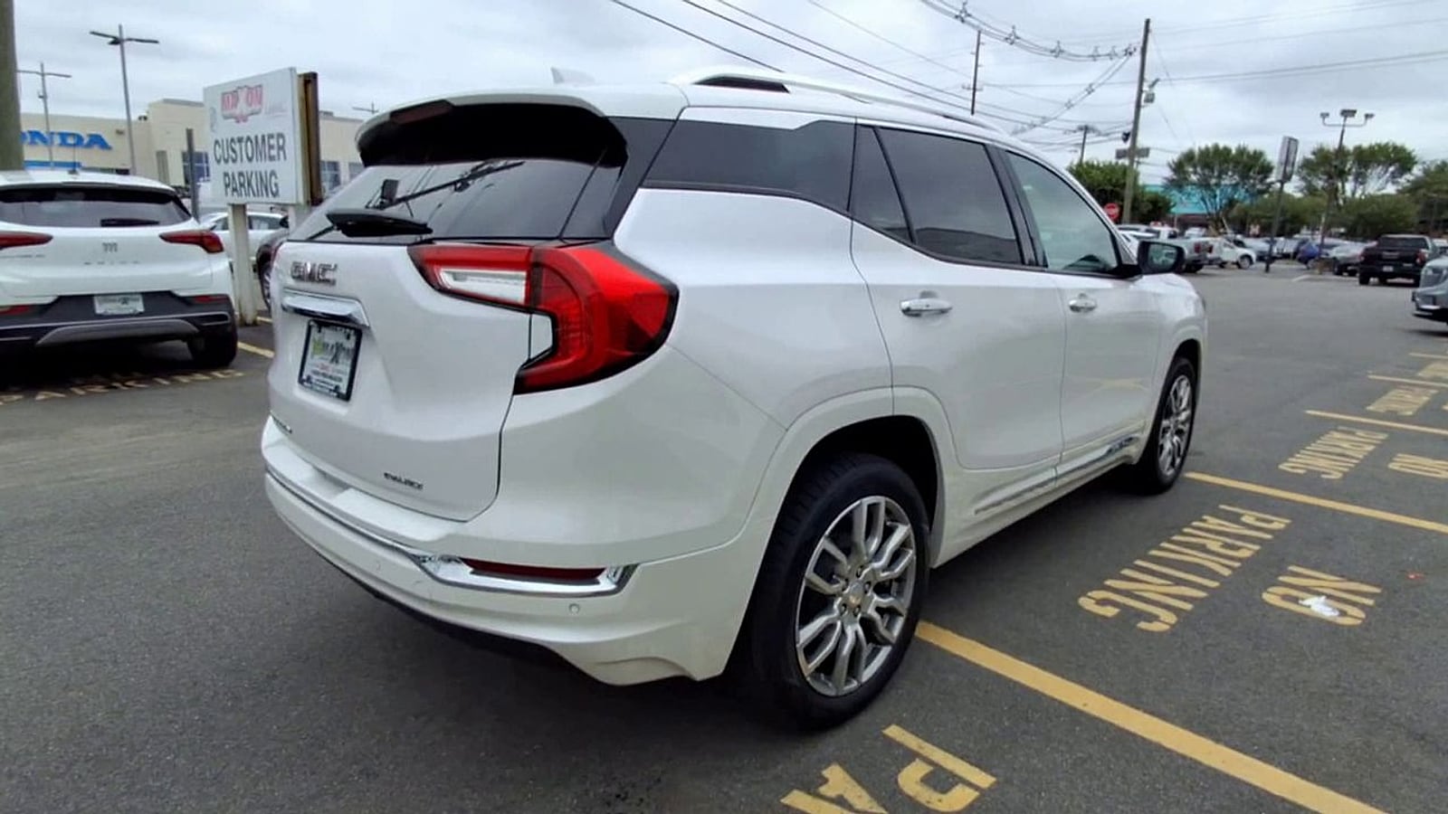2023 GMC Terrain Denali - Photo 2