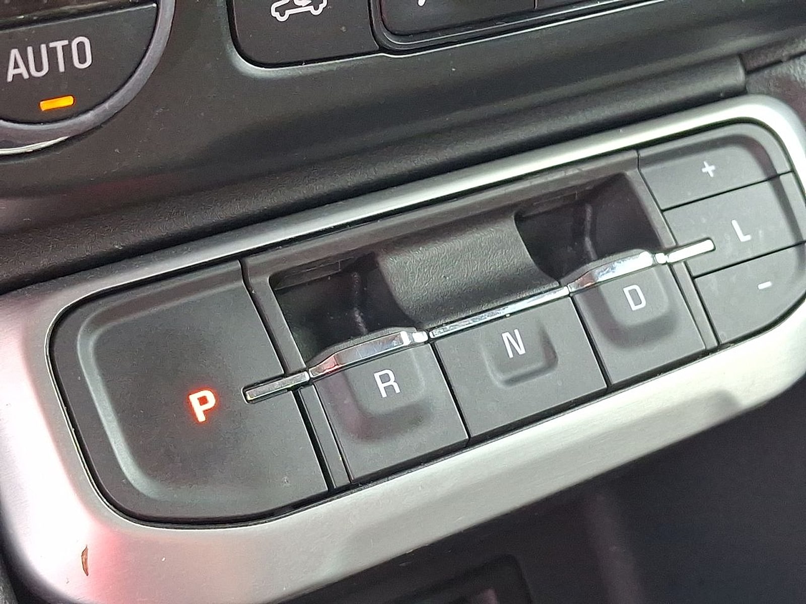 2023 GMC Acadia SLT - Photo 15