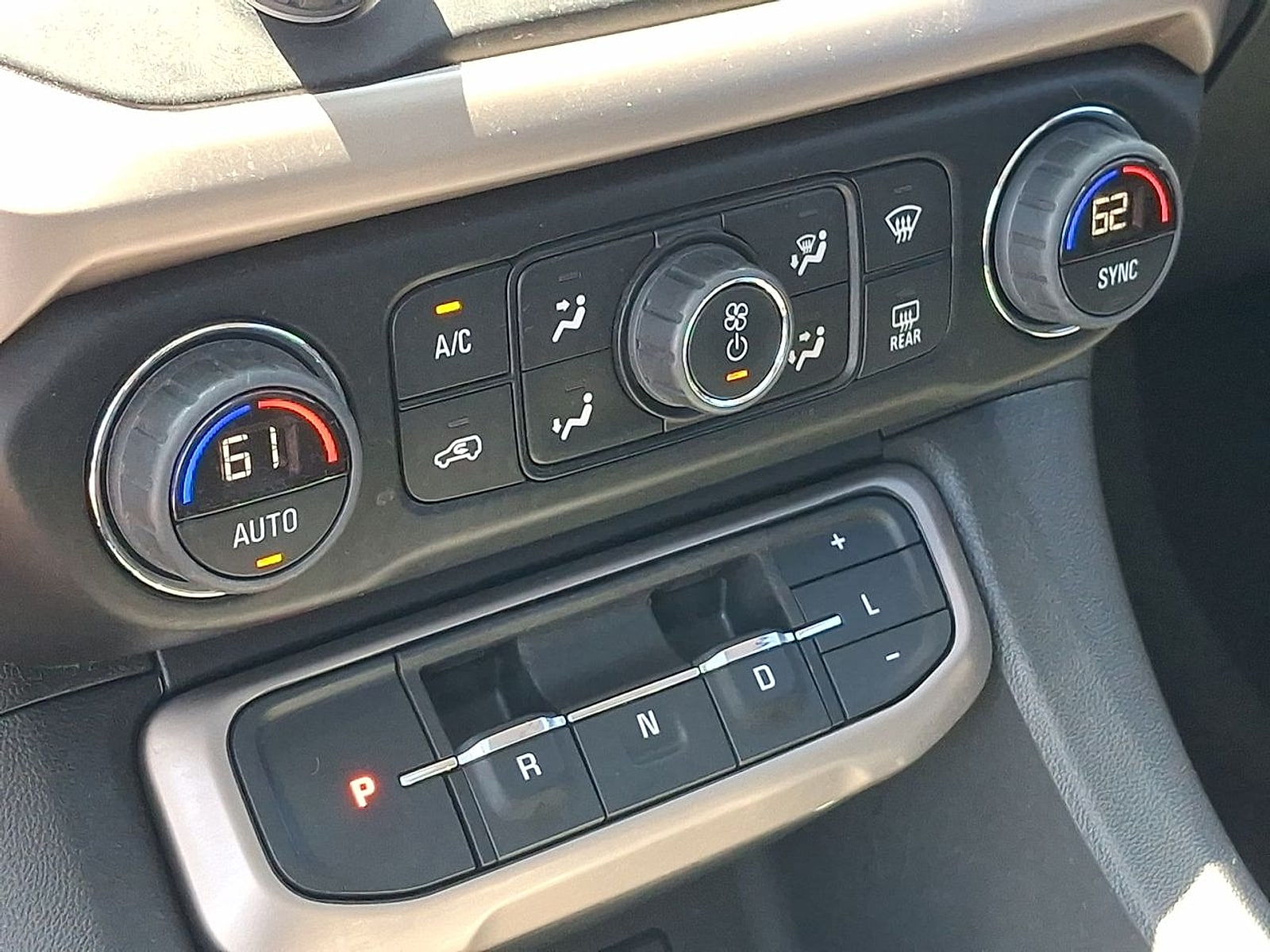 2023 GMC Acadia Denali - Photo 36