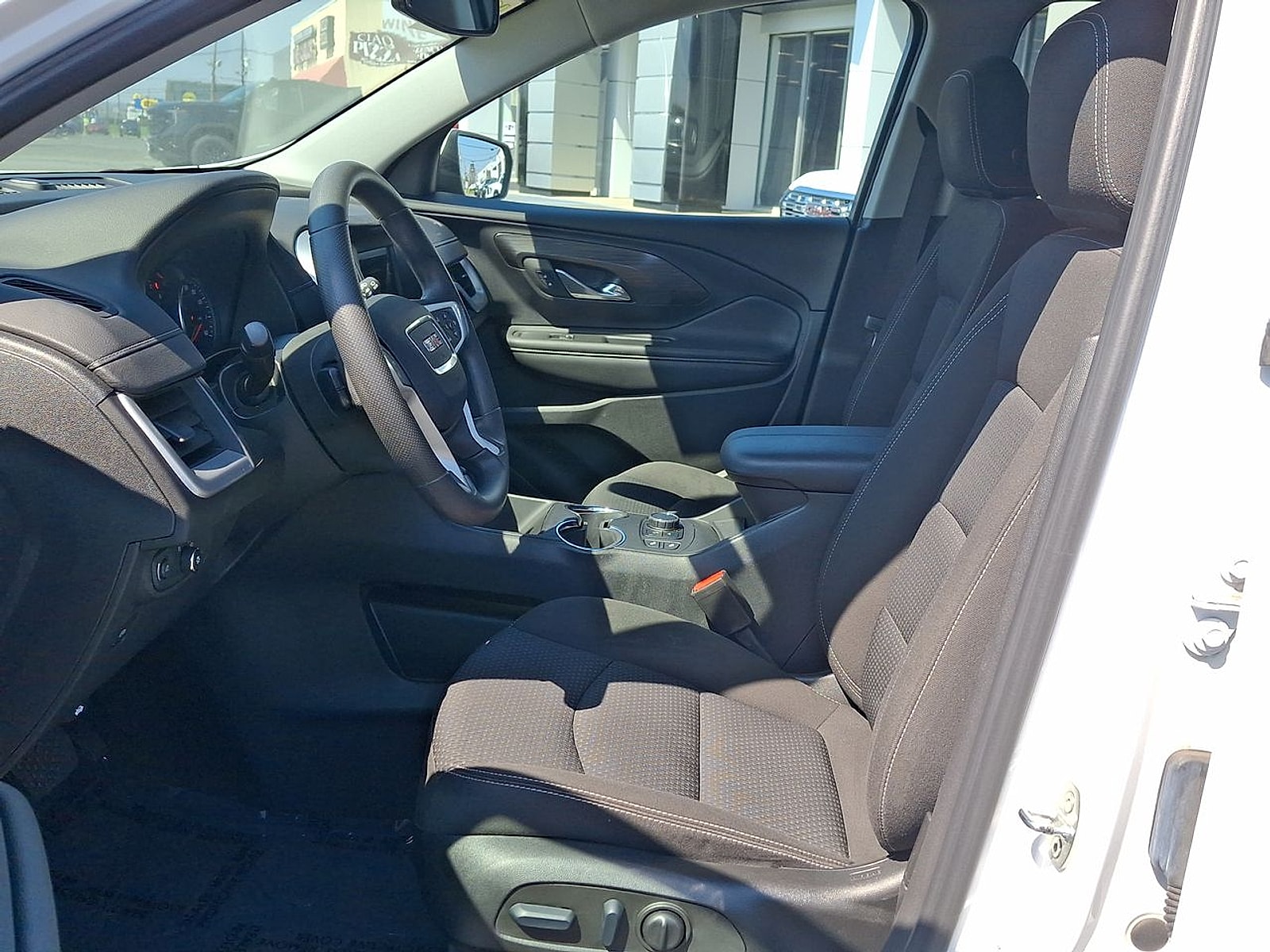 2022 GMC Terrain SLE - Photo 18