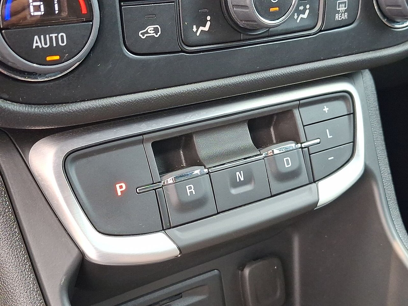 2023 GMC Terrain SLE - Photo 16