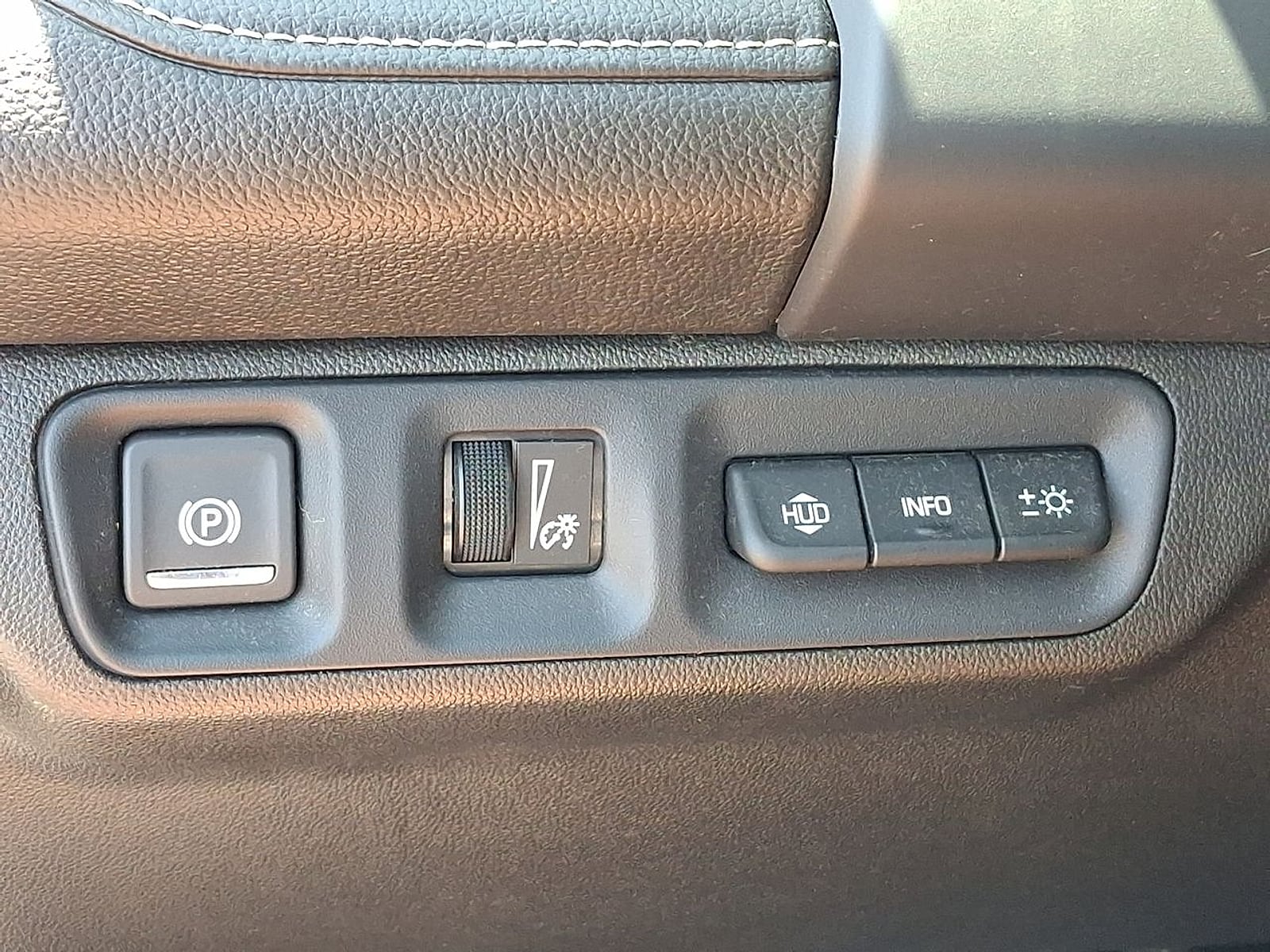 2023 GMC Acadia Denali - Photo 18