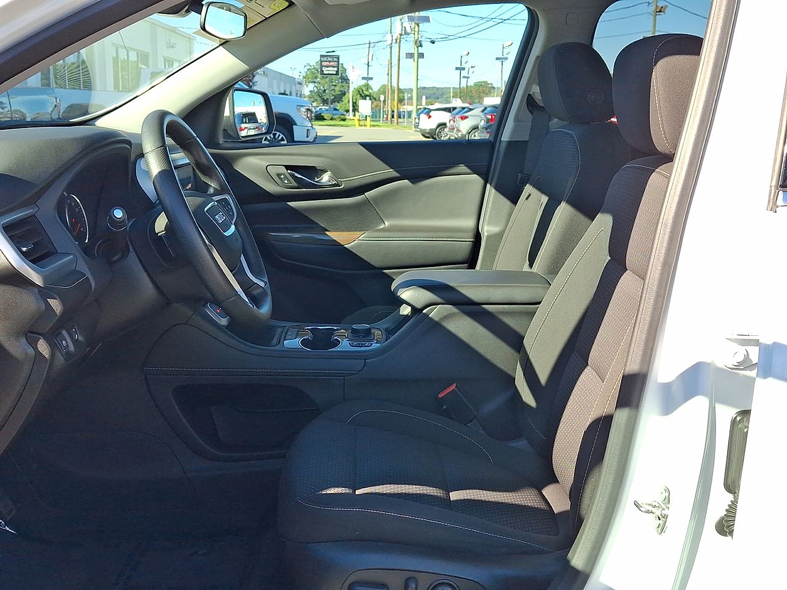 2023 GMC Acadia SLE - Photo 18