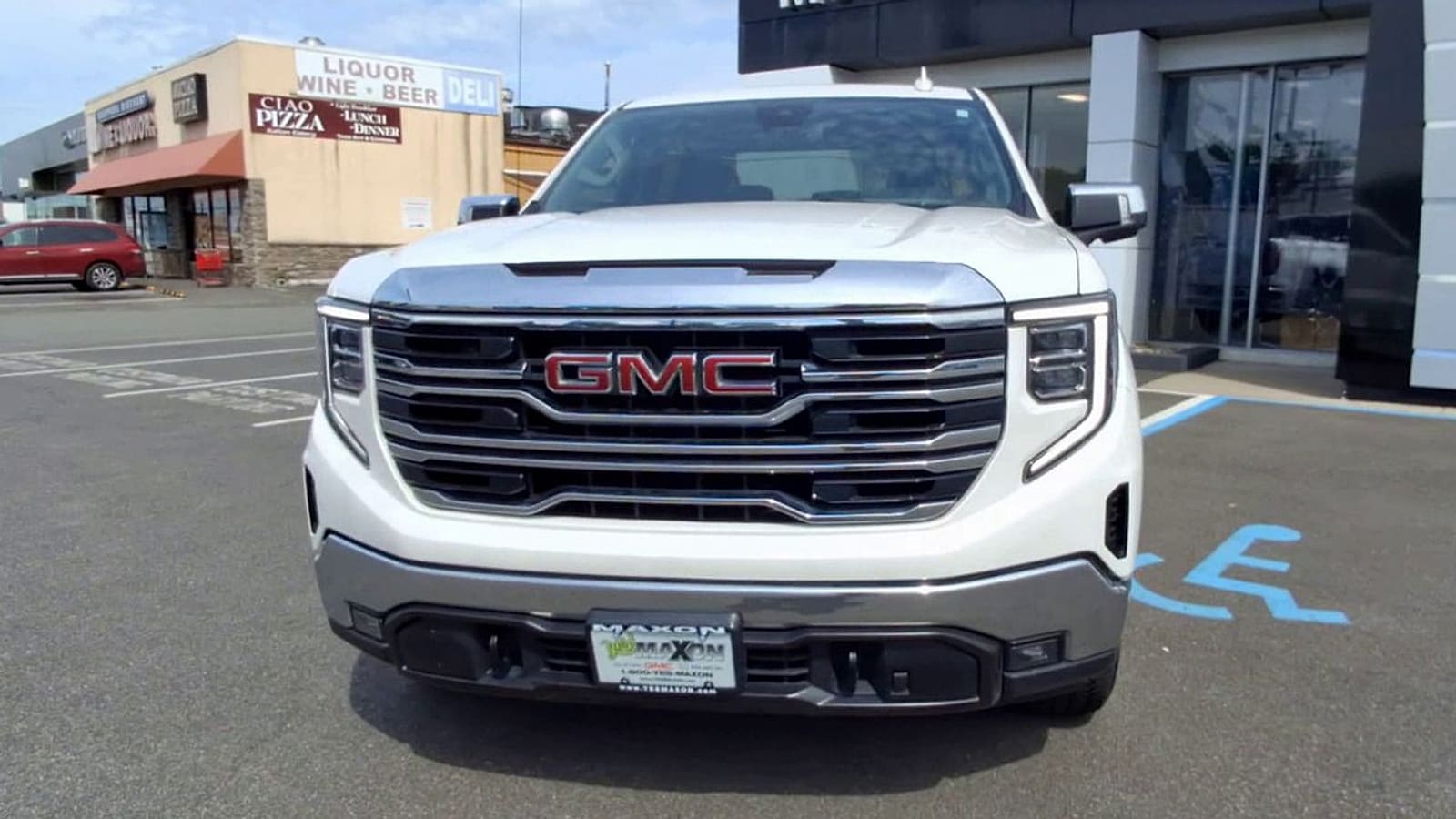 2023 GMC Sierra 1500 SLT - Photo 7
