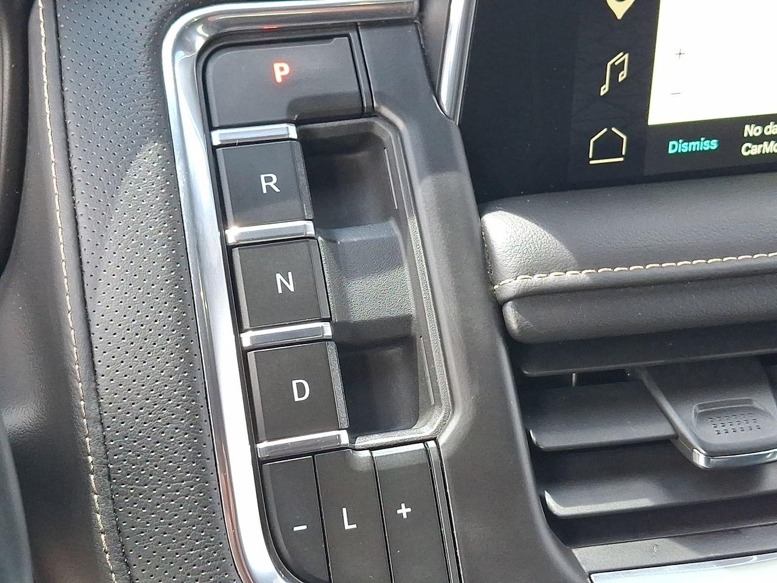 2024 GMC Yukon XL SLT - Photo 16