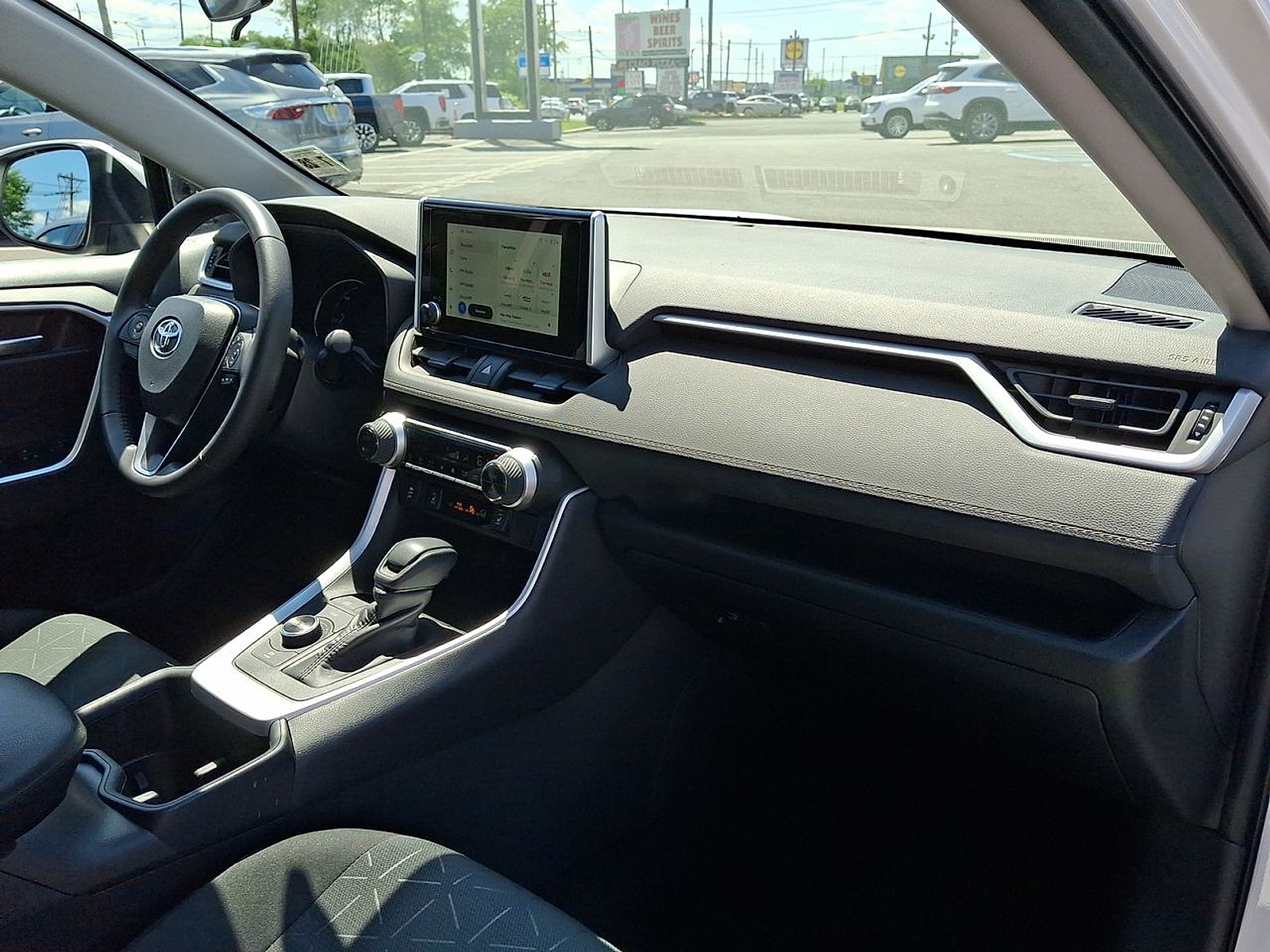 2023 Toyota RAV4 XLE - Photo 29