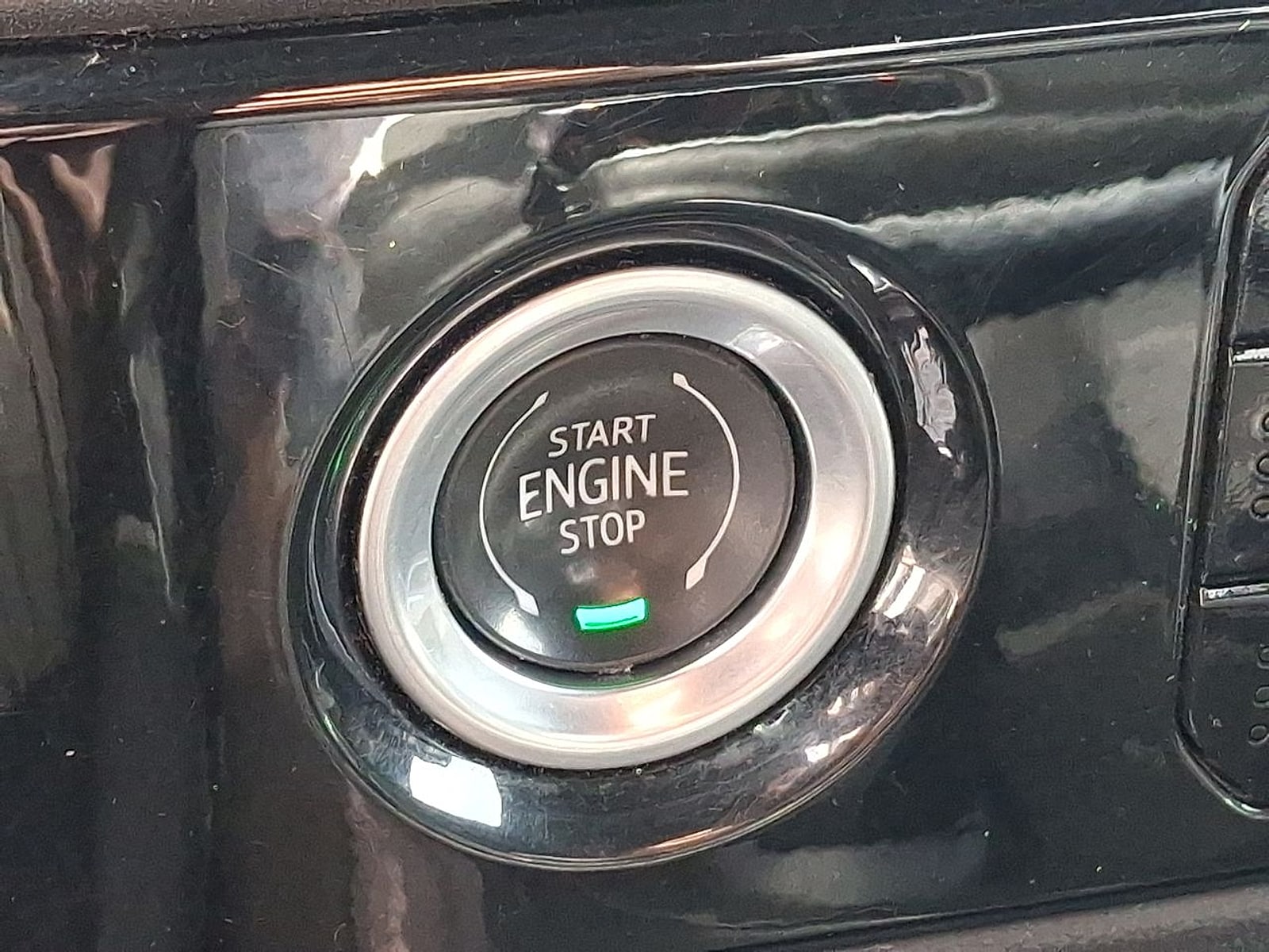 2023 GMC Sierra 1500 SLT - Photo 17