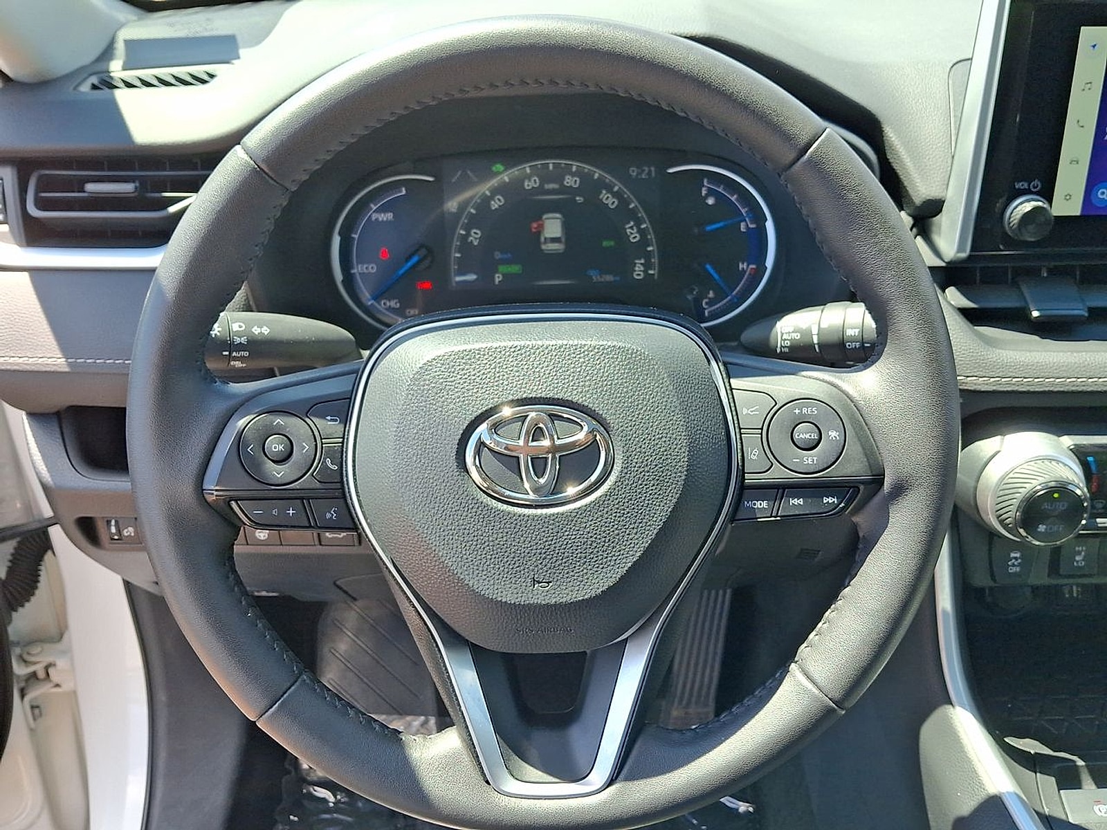 2023 Toyota RAV4 XLE - Photo 11