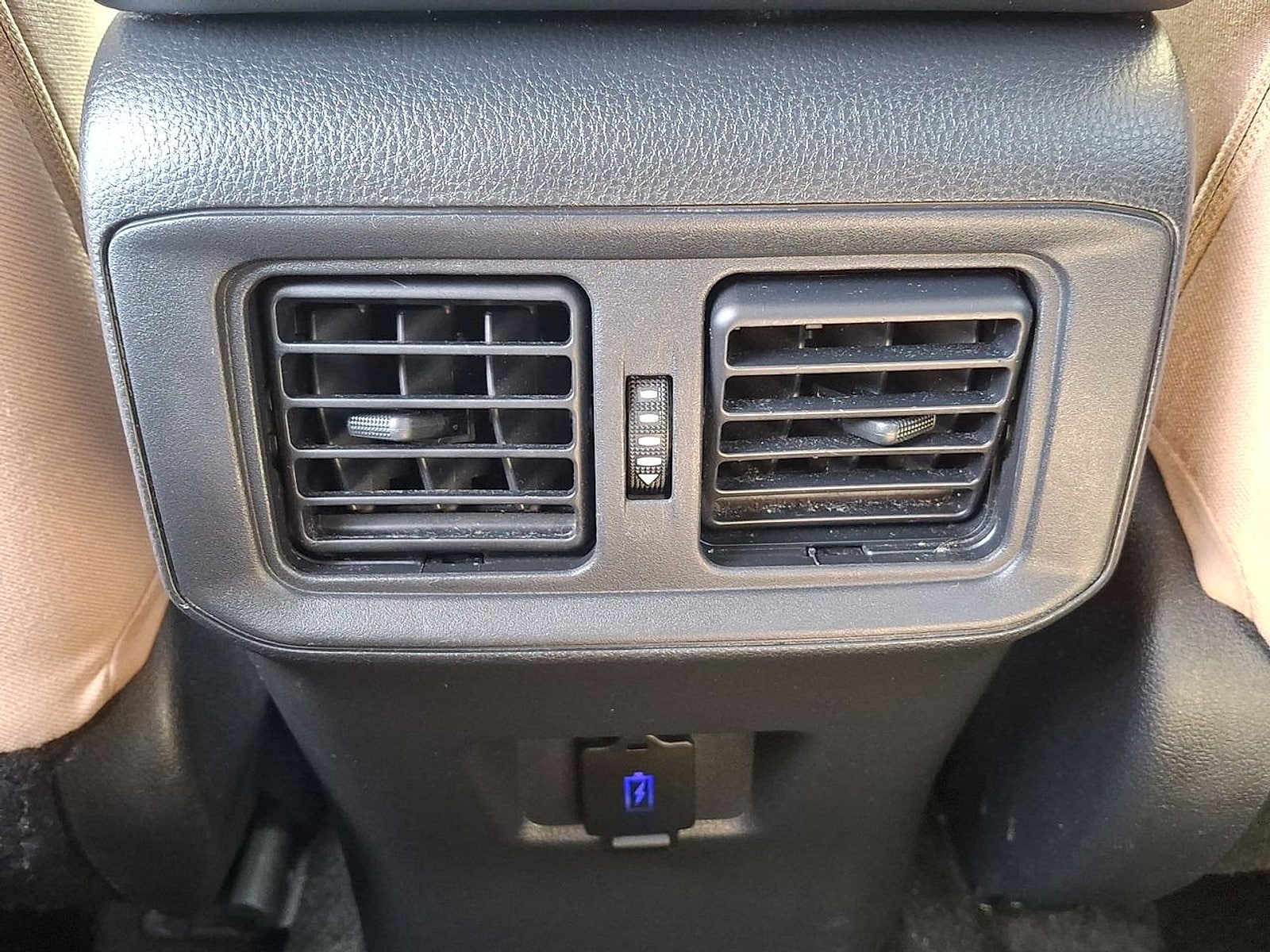 2023 Toyota RAV4 LE - Photo 20