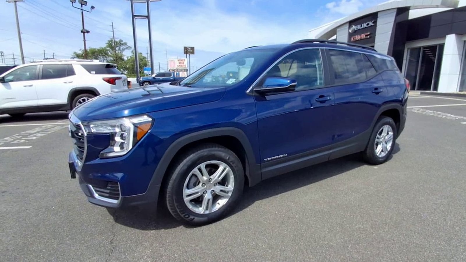 2023 GMC Terrain SLE - Photo 6