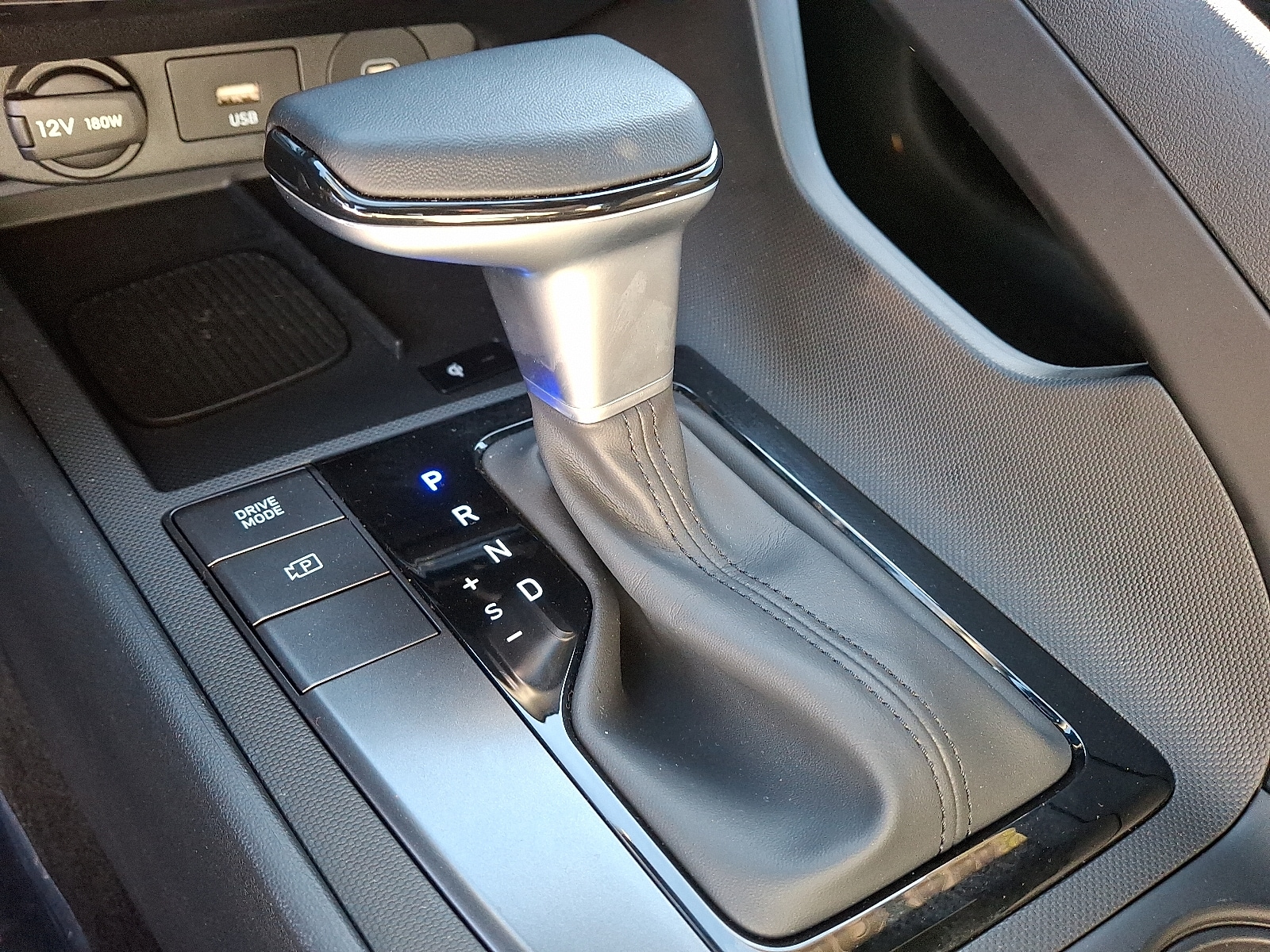 2025 Hyundai Elantra SEL - Photo 15