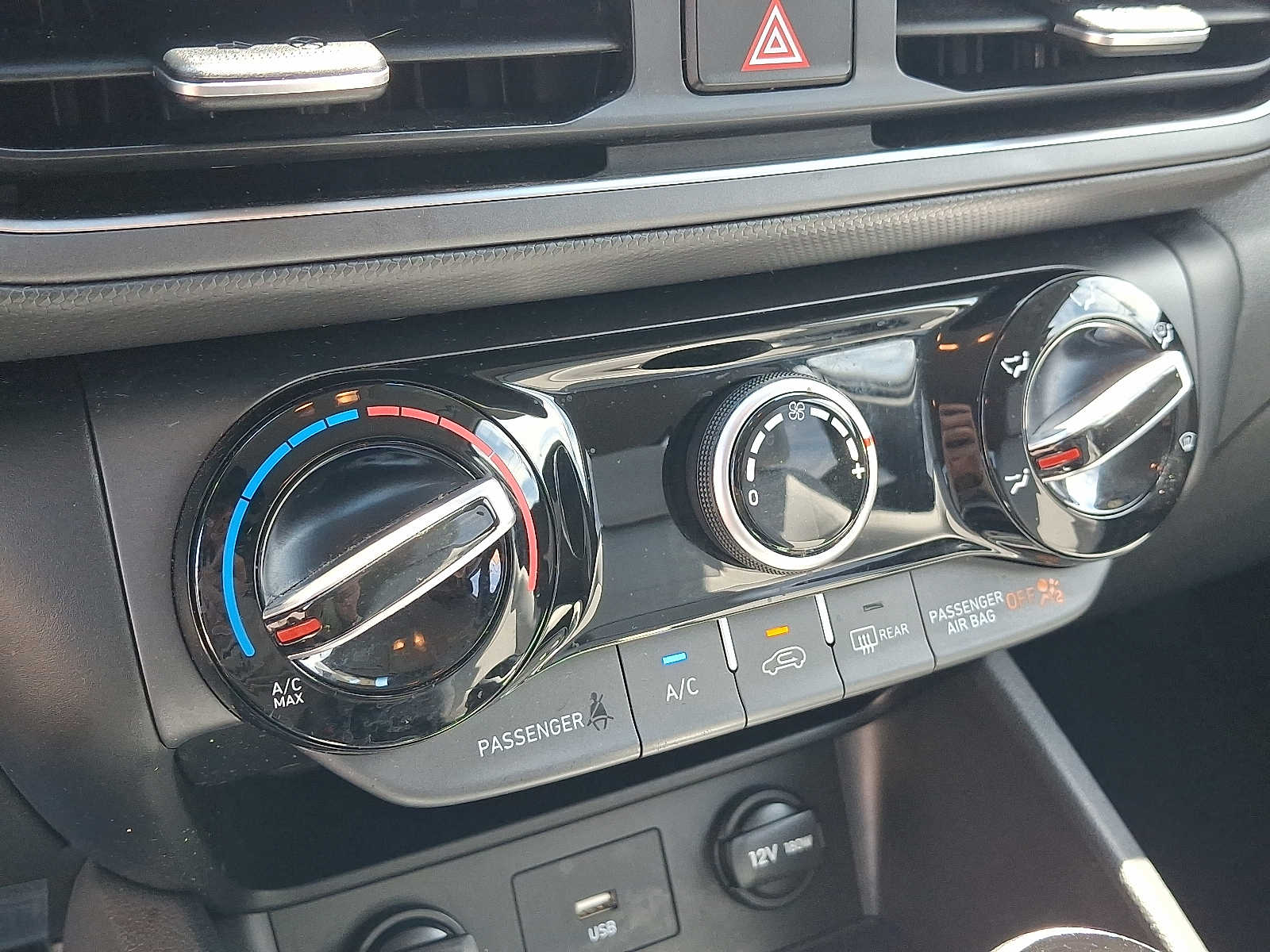 2023 Hyundai Kona SEL - Photo 16