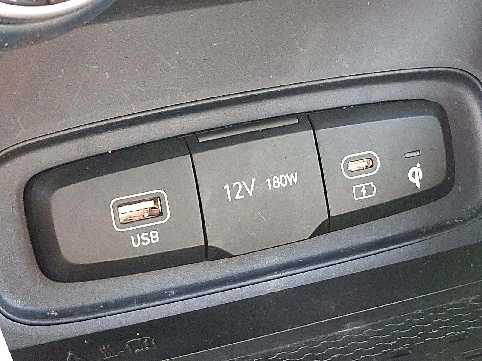 2023 Hyundai Venue Limited - Photo 25