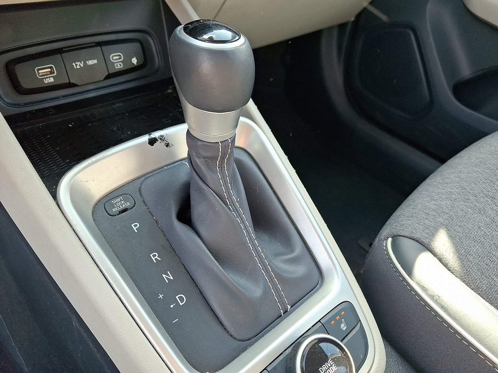 2023 Hyundai Venue Limited - Photo 15