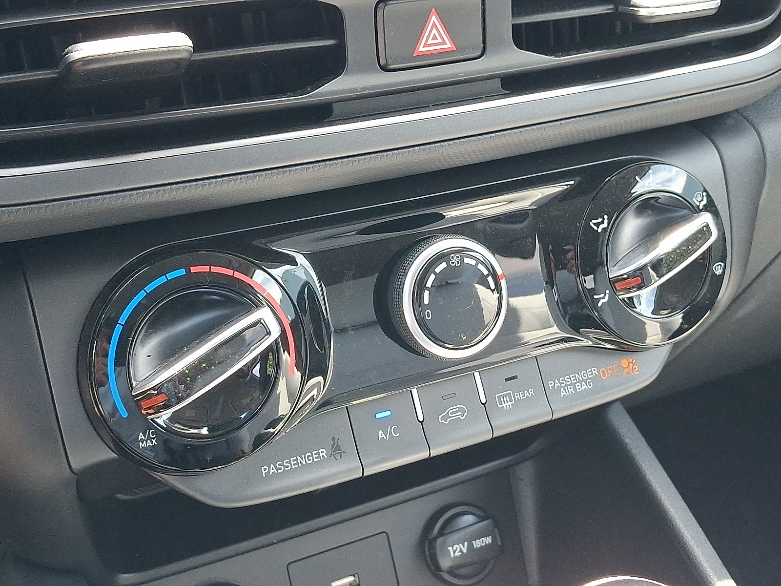 2023 Hyundai Kona SEL - Photo 16