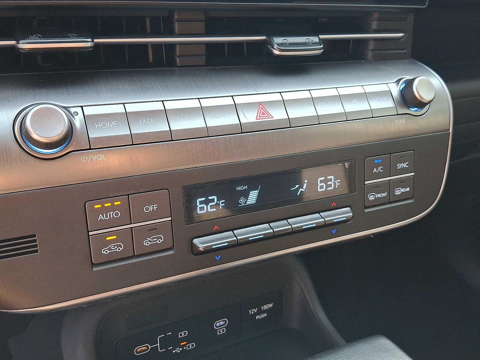 2024 Hyundai Kona SEL - Photo 16