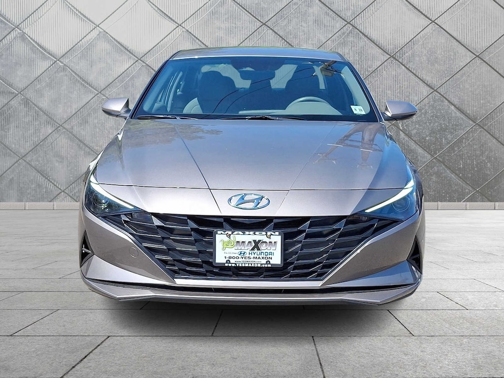 Used 2023 Hyundai Elantra SE Sedan