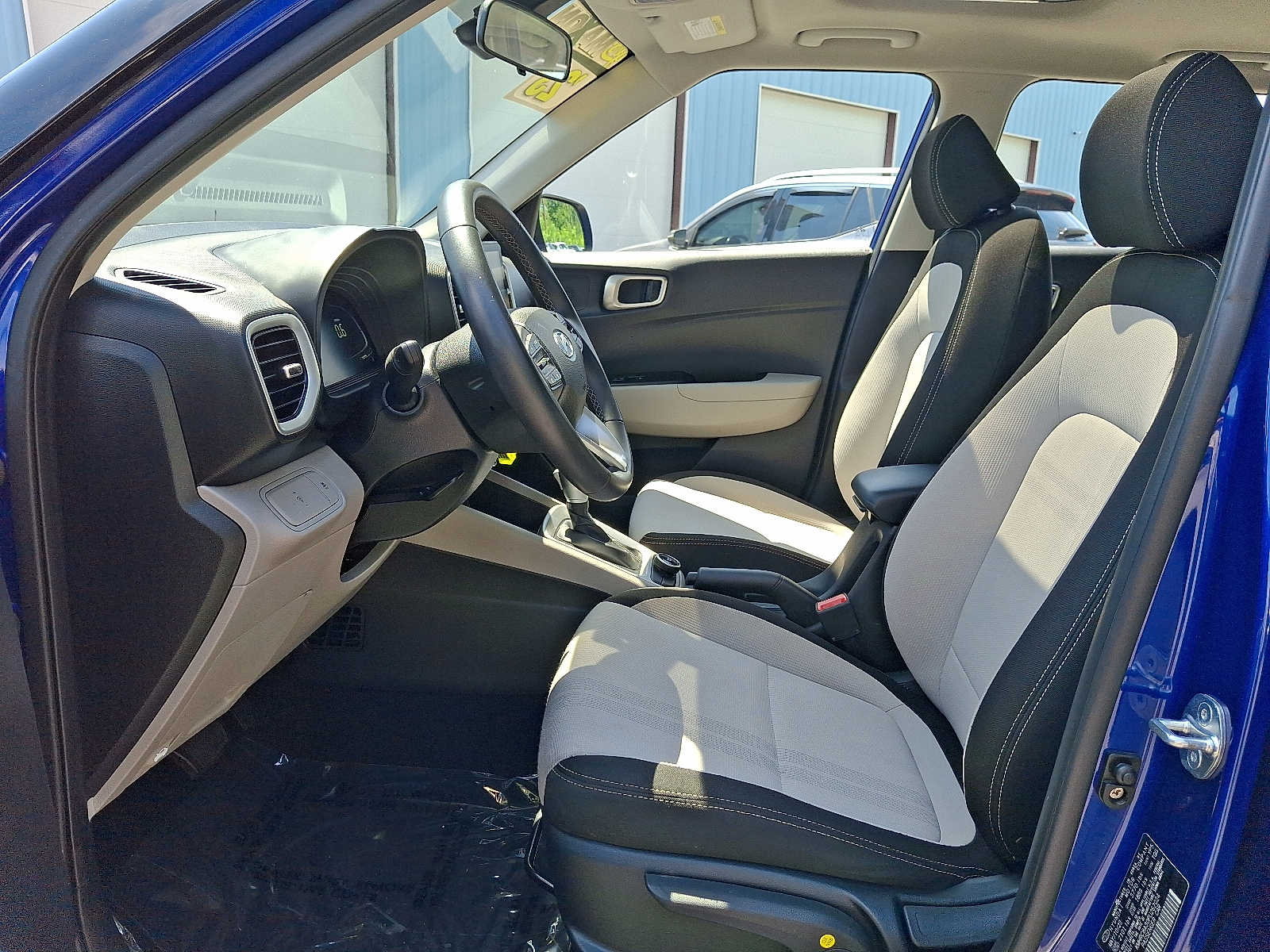 2023 Hyundai Venue SEL - Photo 14