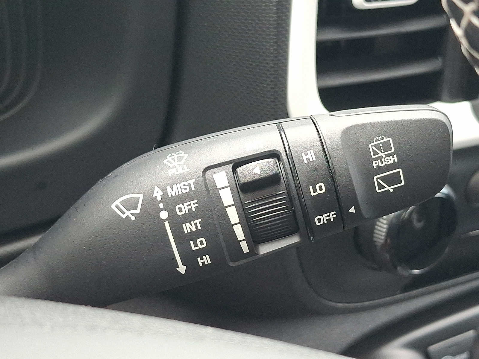 2023 Hyundai Venue Limited - Photo 27