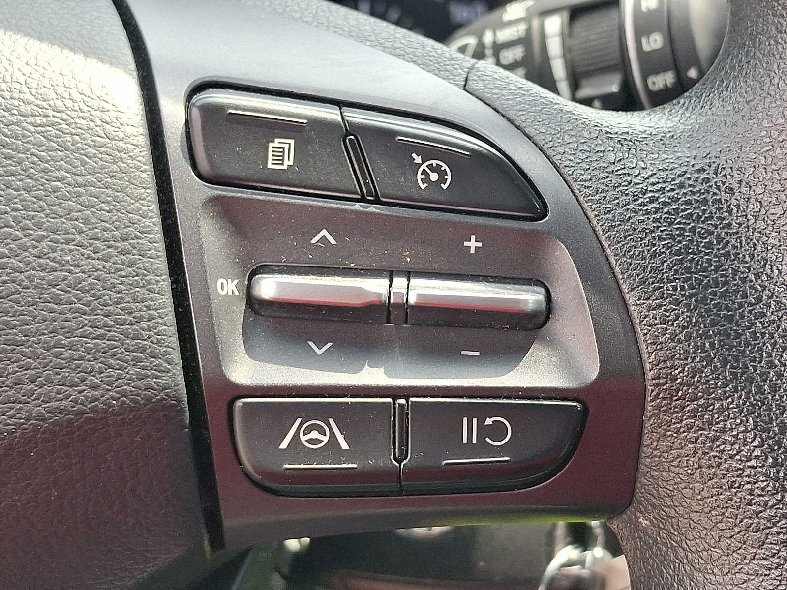 2023 Hyundai Kona SE - Photo 22