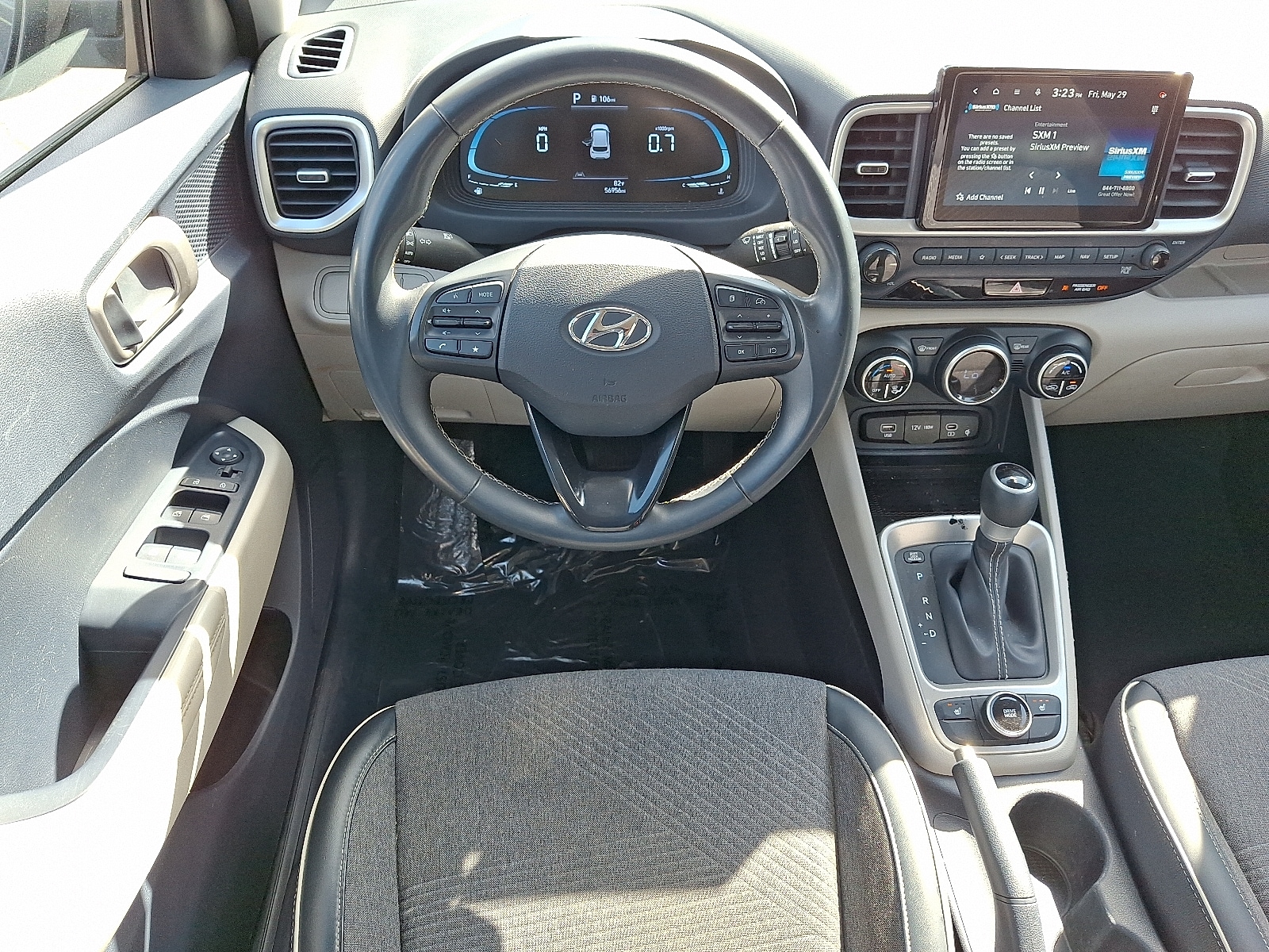 2023 Hyundai Venue Limited - Photo 12