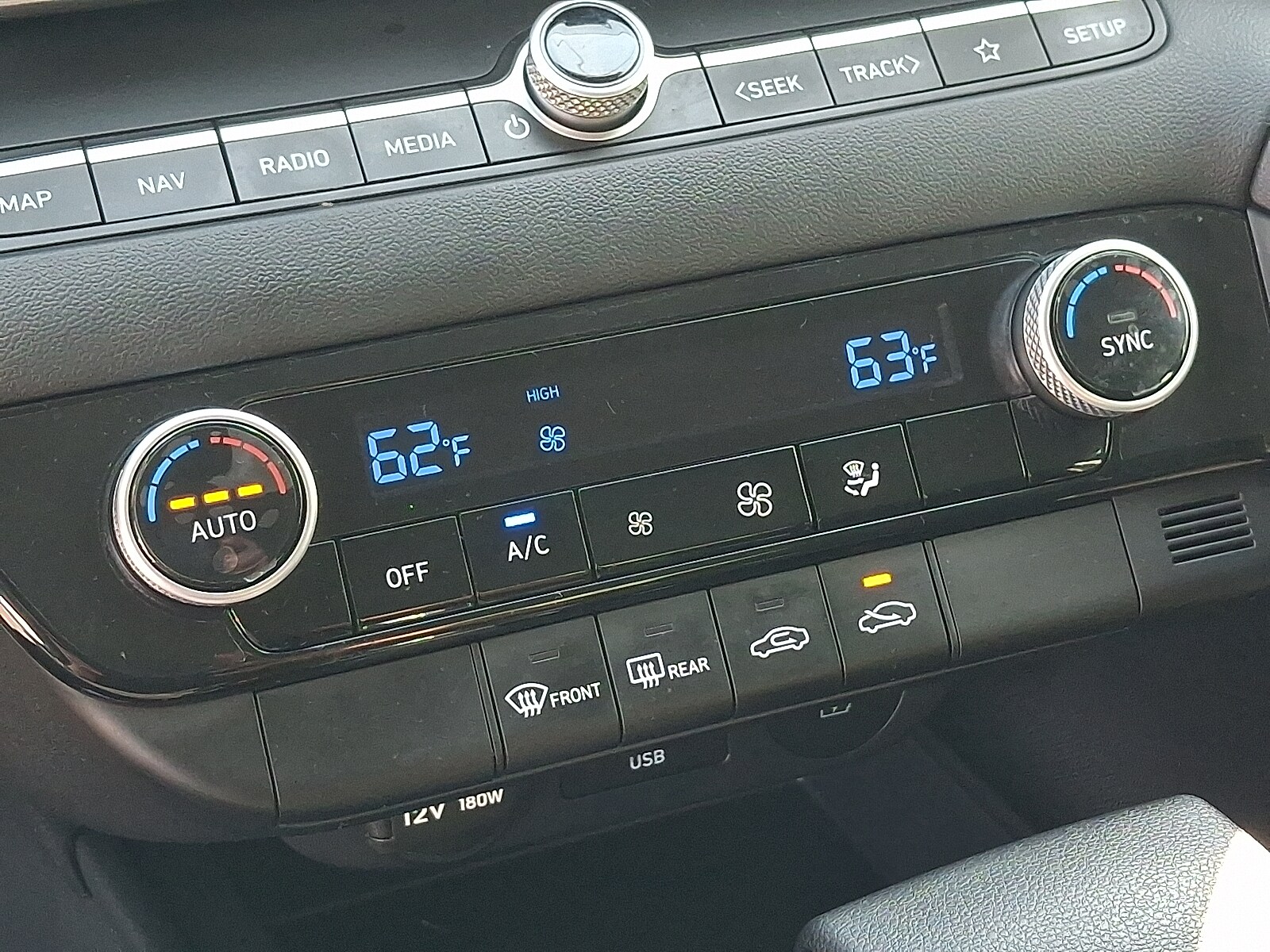 2024 Hyundai Elantra SEL - Photo 16