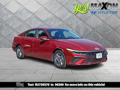 2024 Hyundai Elantra SEL Sedan