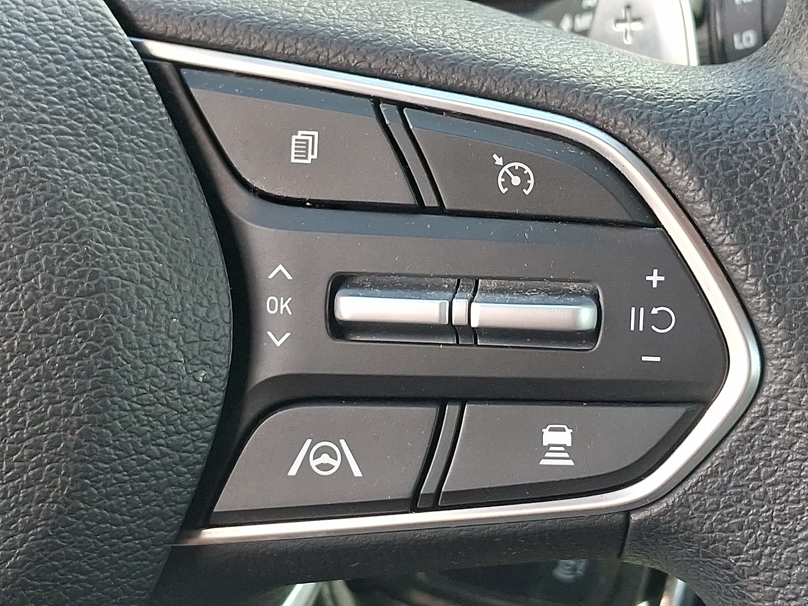2023 Hyundai Santa Fe SE - Photo 22