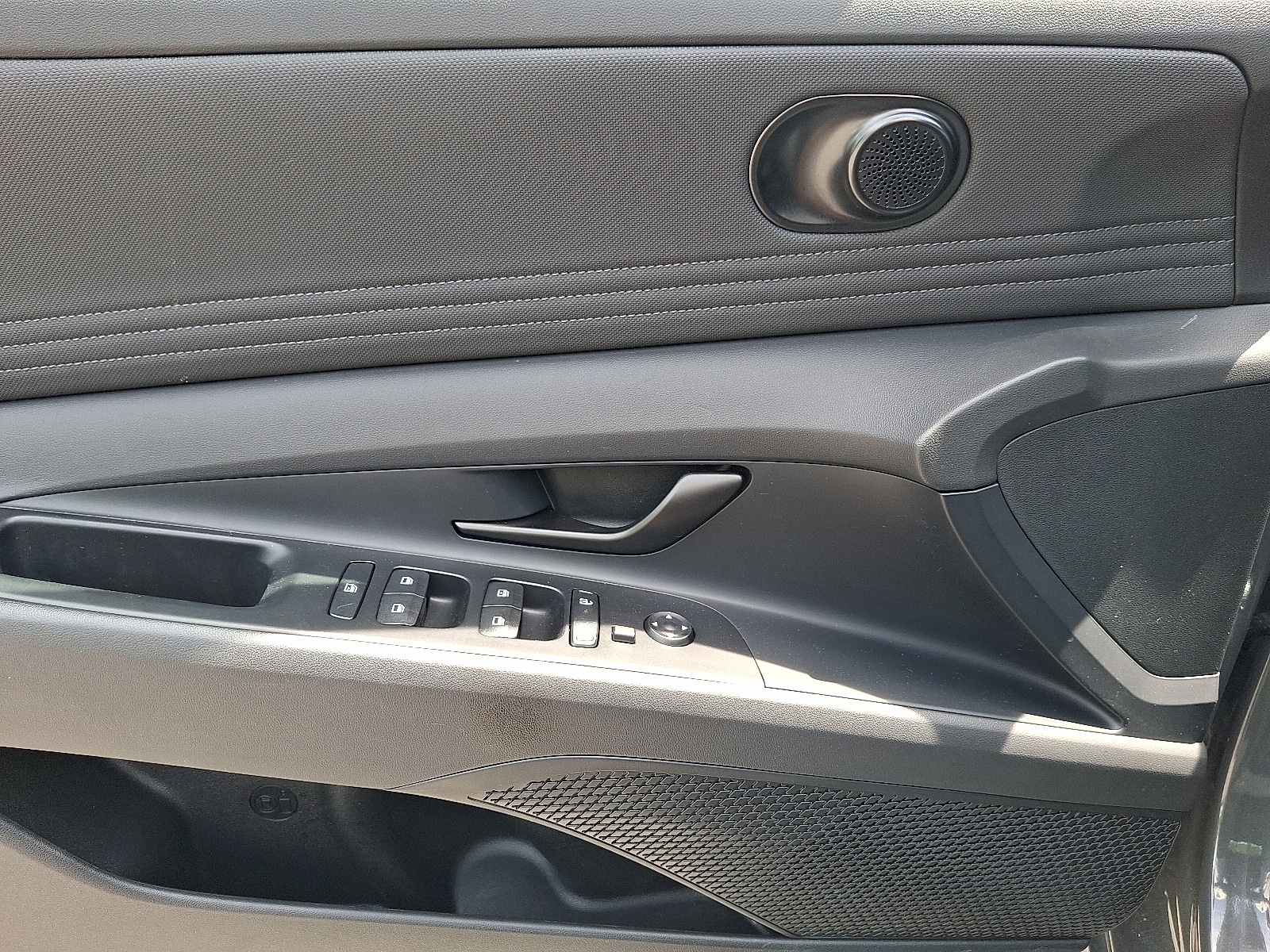 2025 Hyundai Elantra SEL - Photo 13