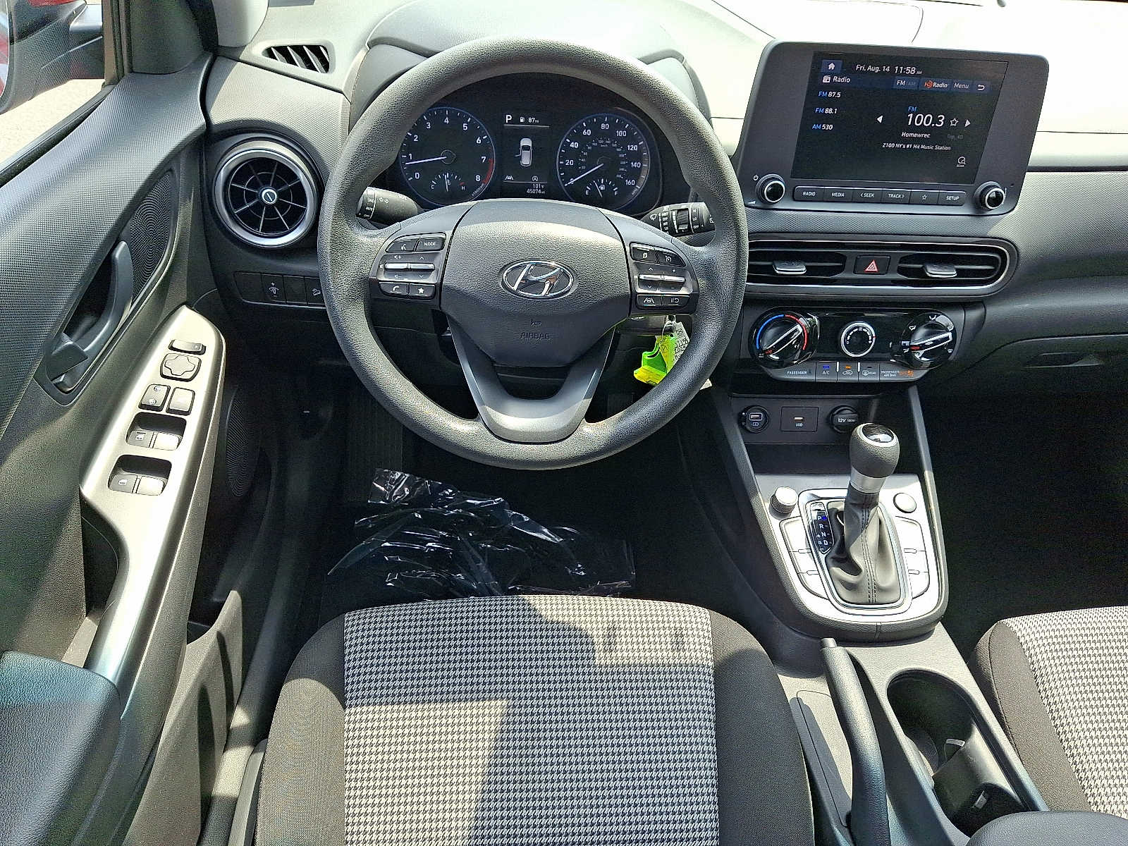 2023 Hyundai Kona SE - Photo 12