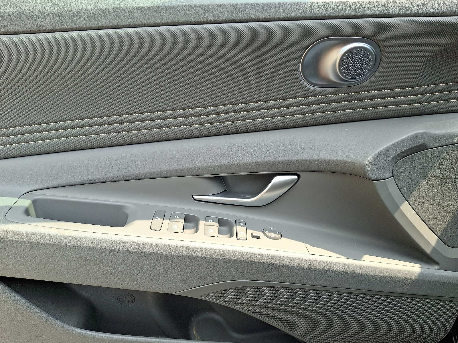 2026 Hyundai Elantra SEL Sport - Photo 13