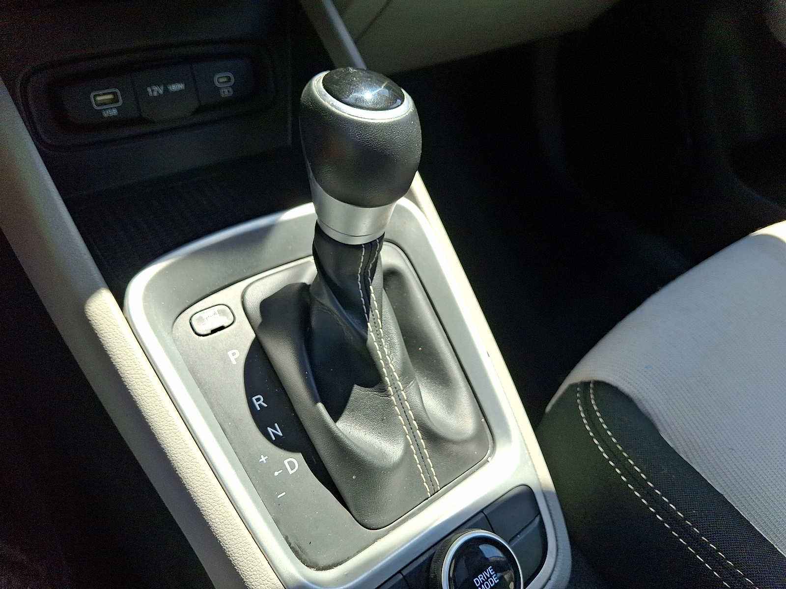 2023 Hyundai Venue SEL - Photo 16