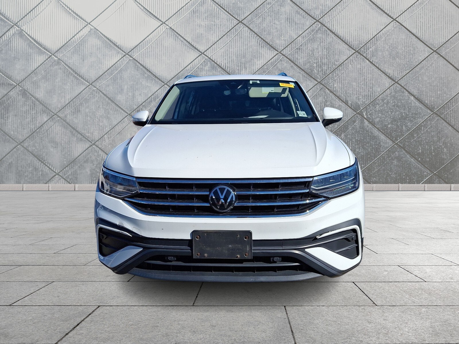 2022 Volkswagen Tiguan SE photo 2
