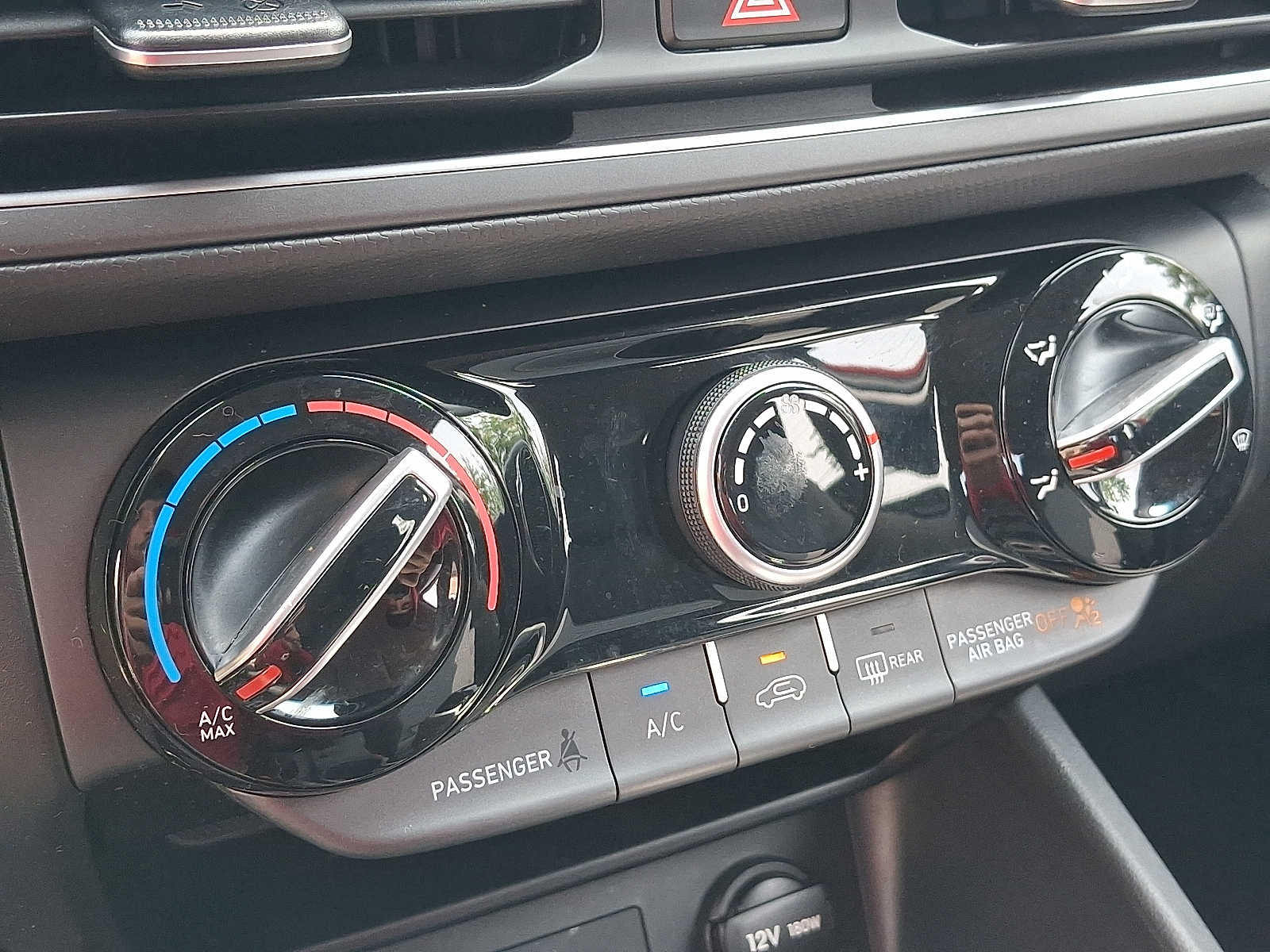 2023 Hyundai Kona SE - Photo 16