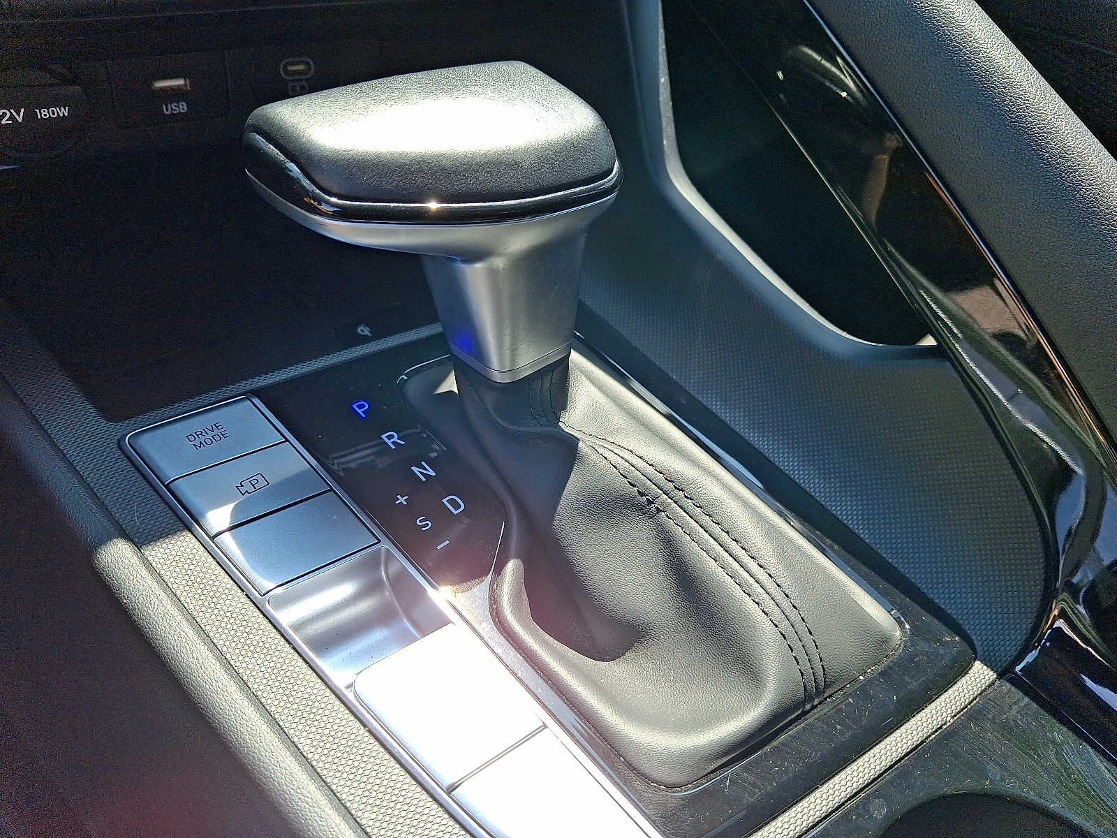 2024 Hyundai Elantra SEL - Photo 16