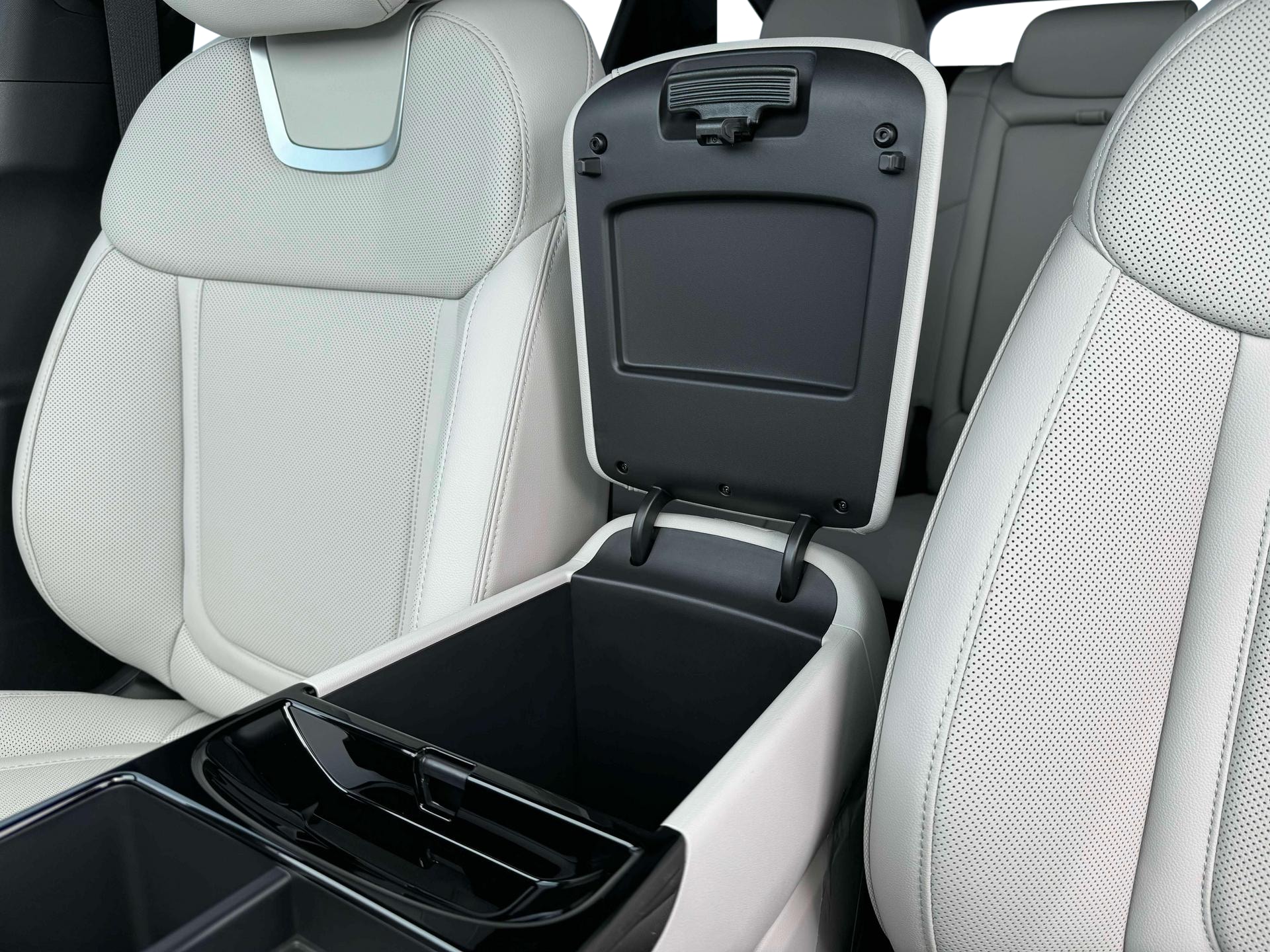 2025 Hyundai Tucson Limited - Photo 18