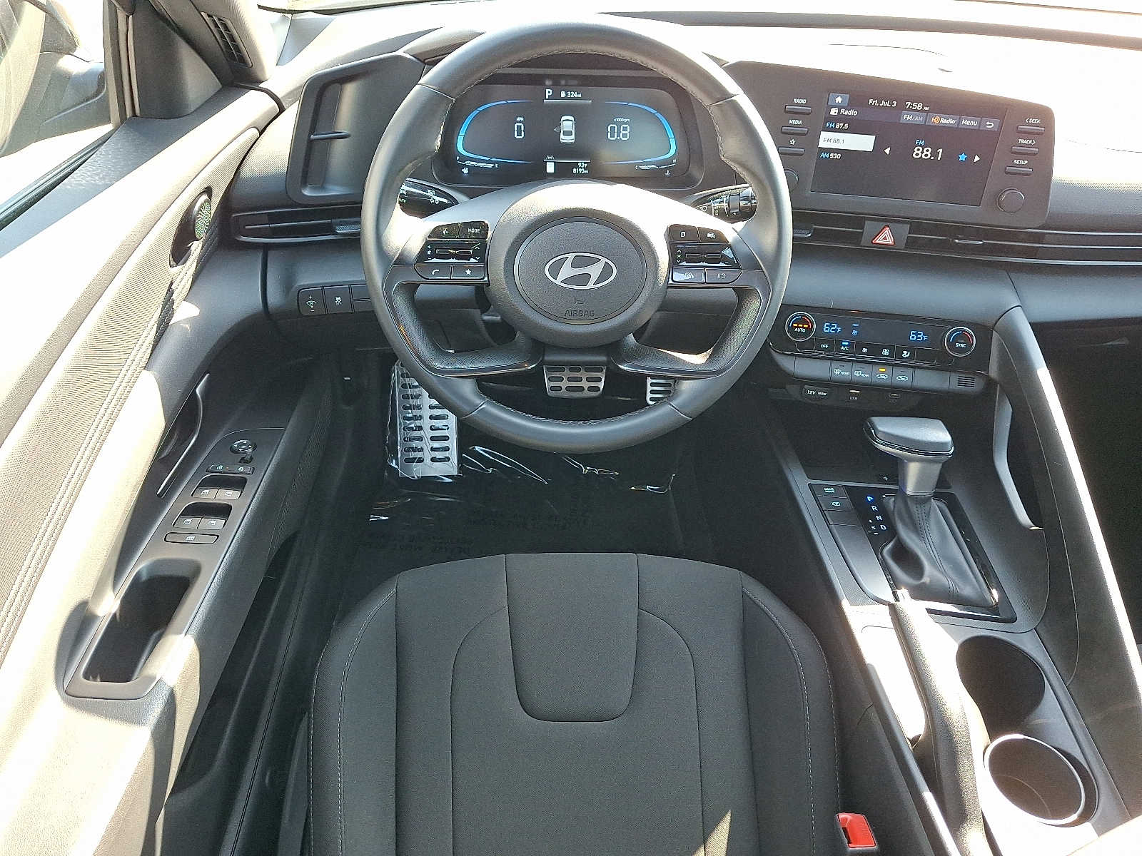 2025 Hyundai Elantra SEL - Photo 12