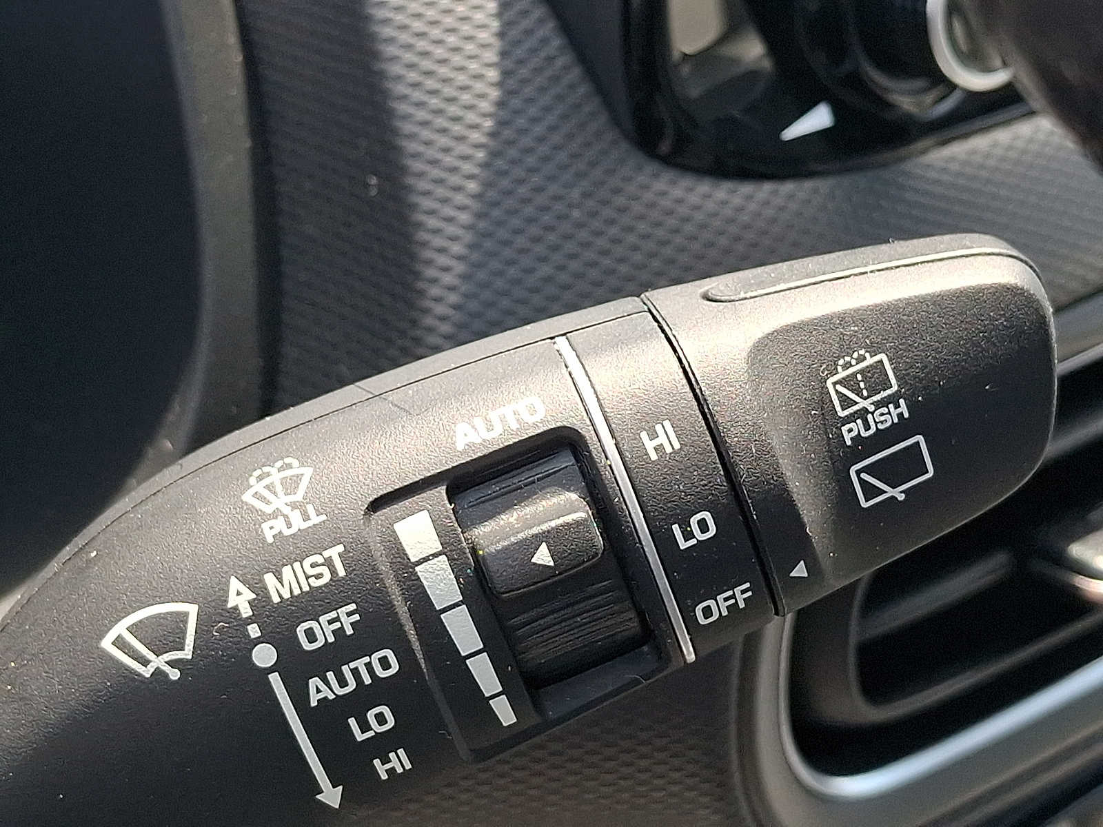2023 Hyundai Kona Limited - Photo 28