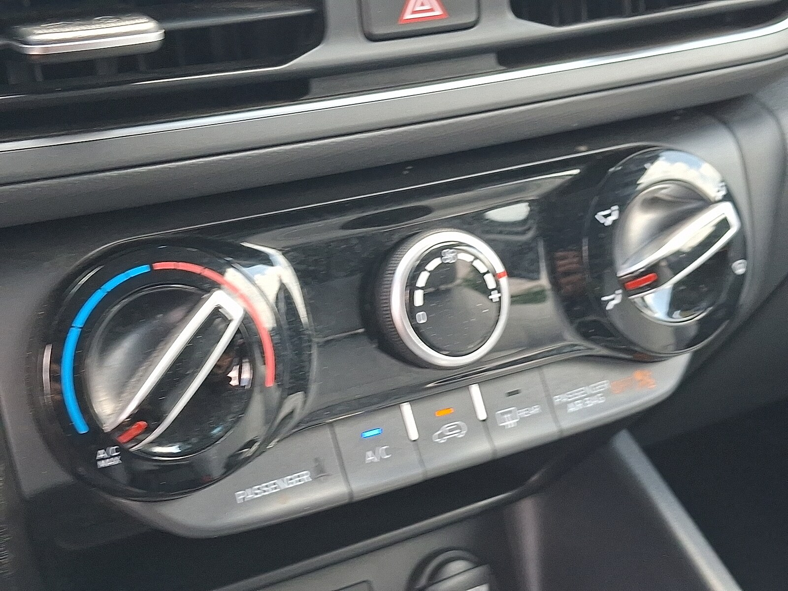 2023 Hyundai Kona SEL - Photo 16